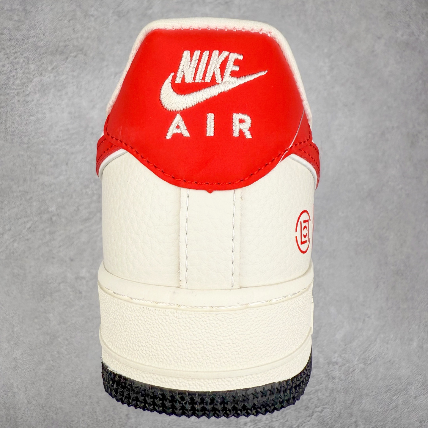 图片[8]-NK Air Force 1´07 Low 空军一号低帮百搭休闲运动板鞋 KK1688-001 柔软、弹性十足的缓震性能和出色的中底设计 横跨复古与现代的外型结合 造就出风靡全球 三十多年的Force 1 直到今天还深受青睐 实拍调校N版已经零色差零失真 百分百还原实物色彩所见即所得 不存在货不对板色差等低级问题 选购参考实物拍摄 不混卖不参货 只用心做好货严格选品 承诺混一赔十 尺码：36 36.5 37.5 38 38.5 39 40 40.5 41 42 42.5 43 44 44.5 45-选品中心