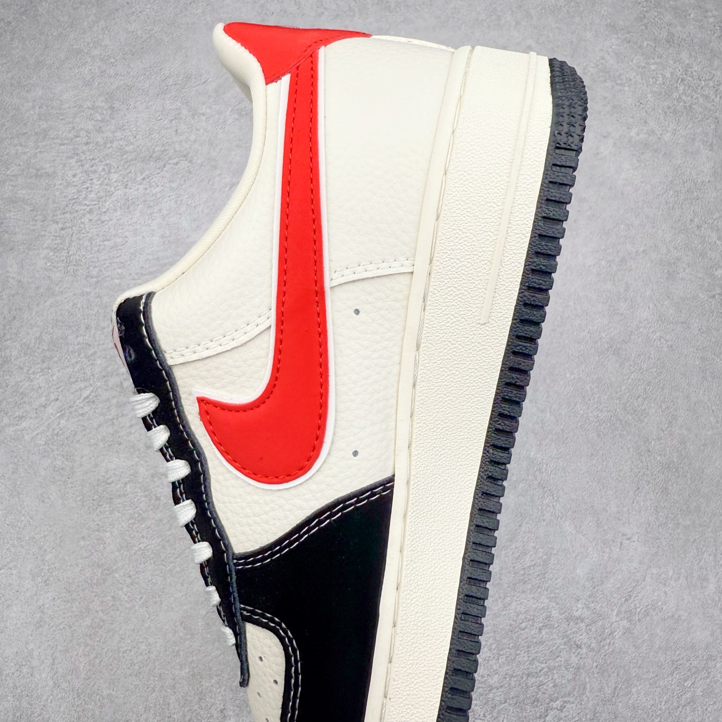 图片[7]-NK Air Force 1´07 Low 空军一号低帮百搭休闲运动板鞋 KK1688-001 柔软、弹性十足的缓震性能和出色的中底设计 横跨复古与现代的外型结合 造就出风靡全球 三十多年的Force 1 直到今天还深受青睐 实拍调校N版已经零色差零失真 百分百还原实物色彩所见即所得 不存在货不对板色差等低级问题 选购参考实物拍摄 不混卖不参货 只用心做好货严格选品 承诺混一赔十 尺码：36 36.5 37.5 38 38.5 39 40 40.5 41 42 42.5 43 44 44.5 45-选品中心