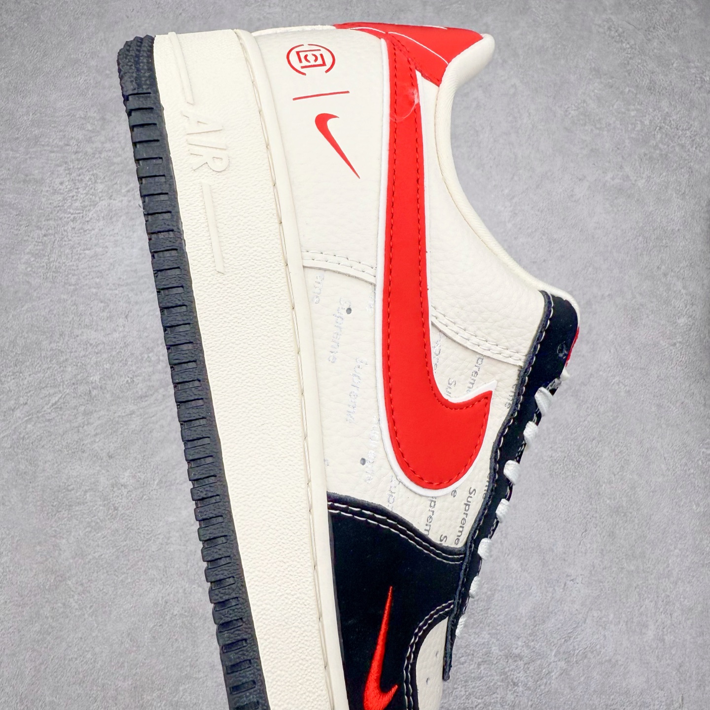 图片[6]-NK Air Force 1´07 Low 空军一号低帮百搭休闲运动板鞋 KK1688-001 柔软、弹性十足的缓震性能和出色的中底设计 横跨复古与现代的外型结合 造就出风靡全球 三十多年的Force 1 直到今天还深受青睐 实拍调校N版已经零色差零失真 百分百还原实物色彩所见即所得 不存在货不对板色差等低级问题 选购参考实物拍摄 不混卖不参货 只用心做好货严格选品 承诺混一赔十 尺码：36 36.5 37.5 38 38.5 39 40 40.5 41 42 42.5 43 44 44.5 45-选品中心