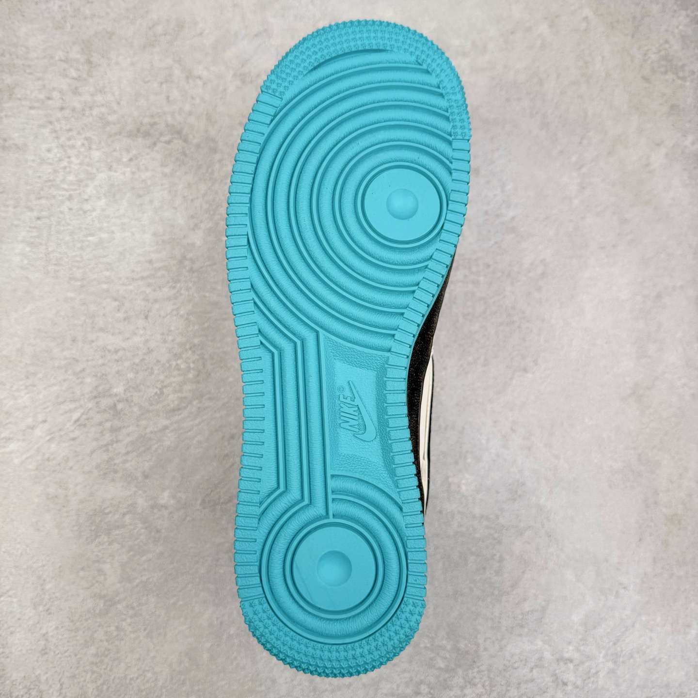 图片[9]-NK Air Force 1´07 Low 空军一号低帮百搭休闲运动板鞋 QW5836-003 柔软、弹性十足的缓震性能和出色的中底设计 横跨复古与现代的外型结合 造就出风靡全球 三十多年的Force 1 直到今天还深受青睐 实拍调校N版已经零色差零失真 百分百还原实物色彩所见即所得 不存在货不对板色差等低级问题 选购参考实物拍摄 不混卖不参货 只用心做好货严格选品 承诺混一赔十 尺码：36 36.5 37.5 38 38.5 39 40 40.5 41 42 42.5 43 44 44.5 45-选品中心