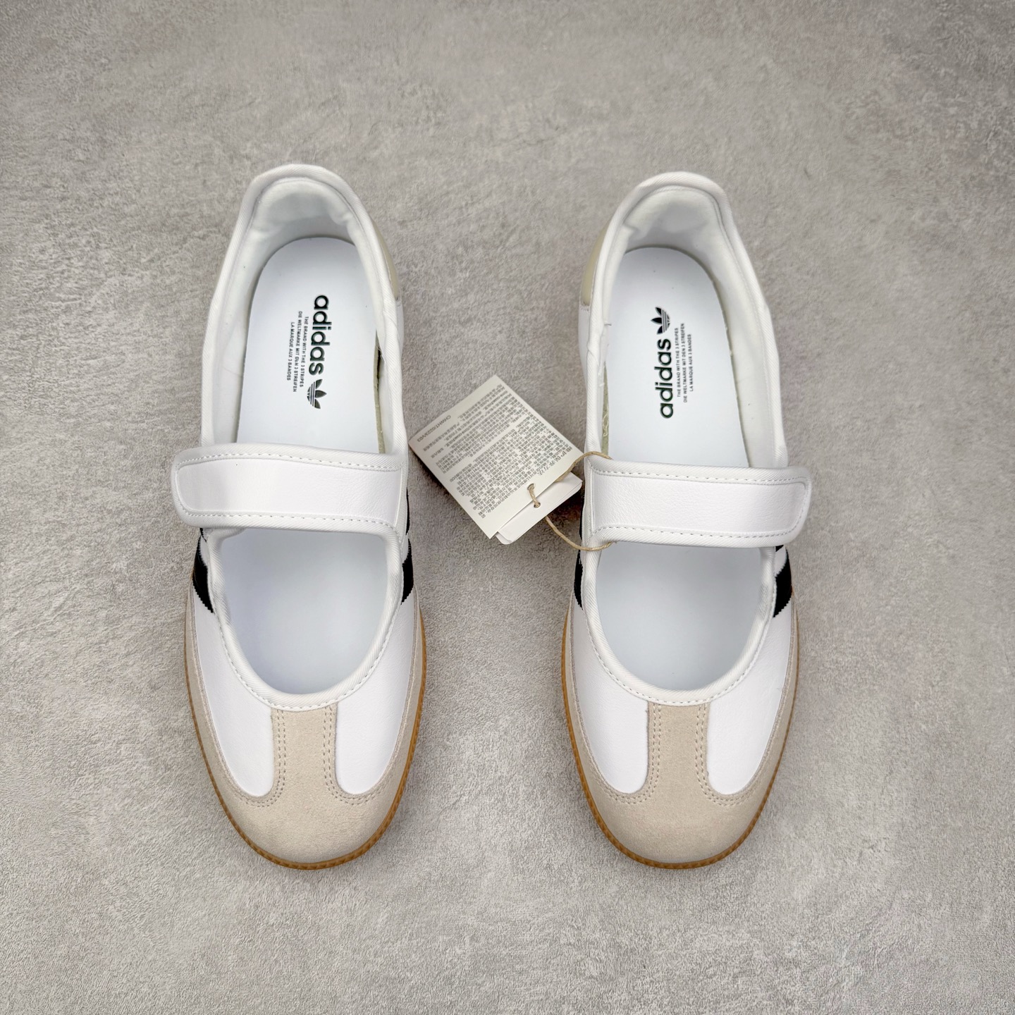 图片[2]-AD Original Samba OG 复古经典轻便板鞋 JR1402 这款桑巴鞋展示了高质量的工艺 带有装饰的超锁缝制和无缝的手感 柔软、柔软的皮革造型和标志性的3条纹完成了精致的外观 正规合身鞋带 鞋面上有绒面鞋垫 橡胶鞋底 享受正畸套筒软感 自50年代首次亮相以来就一直在赢得粉丝的青睐 尺码：36 36.5 37.5 38 38.5 39 40 40.5 41 42 42.5 43 44 44.5 45-选品中心