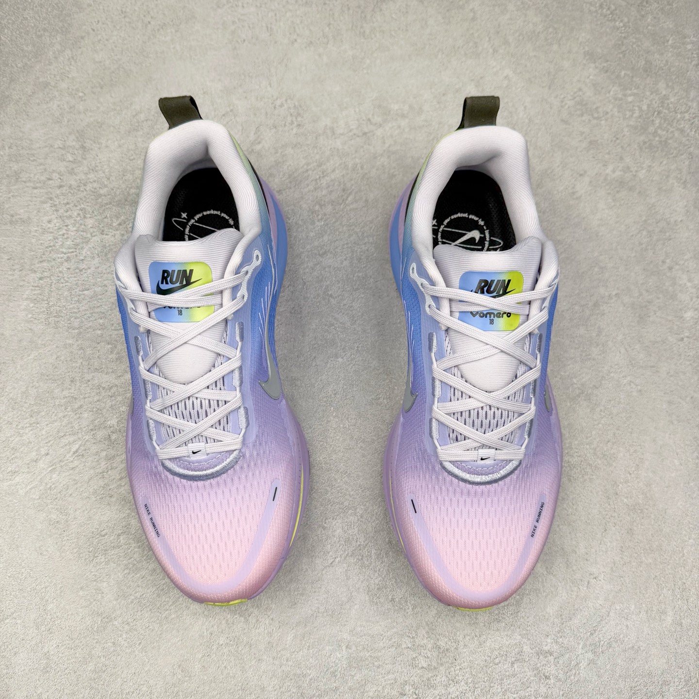 图片[2]-＃纯原福利 NK Air Zoom Vomero 18 轻便舒适公路跑步鞋 质感柔软 弹力充沛 助力一路畅跑 乐享不停 厚实泡绵缔造舒适的回弹效果 铸就出色跑步表现 该鞋款轻盈透气 带你步入舒适新境界 疾速刺激感和非凡舒适脚感交织 定能让跑者在迈步间找到渴望已久的跑步乐趣 自如掌控跑步节奏、配速和里程 足底缓震配置赋予双足柔软舒适感受 助你一路畅跑 缓震设计 在双足触地时有助提供舒适脚感 搭载性能出众的 ZoomX 和 Cushlon 泡绵 营造柔软舒适脚感 助你稳稳迈步 基于跑者反馈 简化中底设计 带来出色舒适感 尺码：36 36.5 37.5 38 38.5 39 40 40.5 41 42 42.5 43 44 44.5 45-选品中心