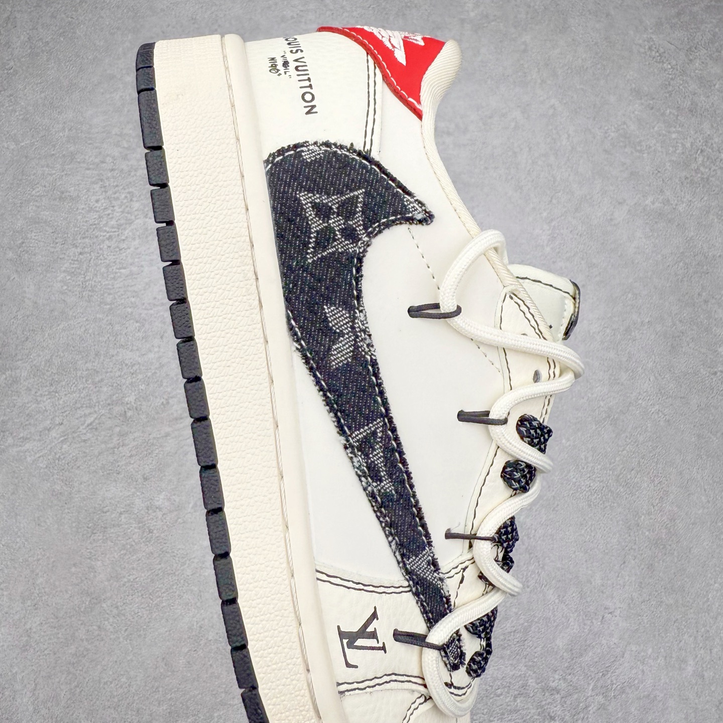 图片[6]-TS x Air Jordan AJ1 Low 倒钩低帮联名定制配色 DM6868-108 原厂内置气垫魔块 A模大底 头层小牛皮 鞋舌AJ原厂专用牛津布+AJ专用反口珍珠布+原厂无杂质高弹内里海棉+特殊封边弹力鞋带 实拍调校N版已经零色差零失真 百分百还原实物色彩所见即所得 不存在货不对板色差等低级问题 选购参考实物拍摄 不混卖不参货 只用心做好货严格选品 承诺混一赔十 尺码：36 36.5 37.5 38 38.5 39 40 40.5 41 42 42.5 43 44 44.5 45-选品中心