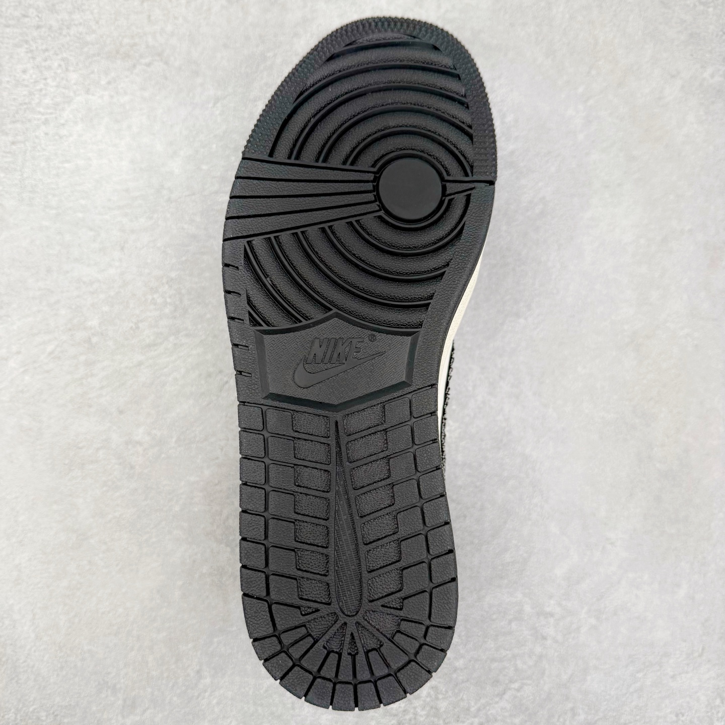 图片[9]-TS x Air Jordan AJ1 Low 倒钩低帮联名定制配色 DM6868-108 原厂内置气垫魔块 A模大底 头层小牛皮 鞋舌AJ原厂专用牛津布+AJ专用反口珍珠布+原厂无杂质高弹内里海棉+特殊封边弹力鞋带 实拍调校N版已经零色差零失真 百分百还原实物色彩所见即所得 不存在货不对板色差等低级问题 选购参考实物拍摄 不混卖不参货 只用心做好货严格选品 承诺混一赔十 尺码：36 36.5 37.5 38 38.5 39 40 40.5 41 42 42.5 43 44 44.5 45-选品中心