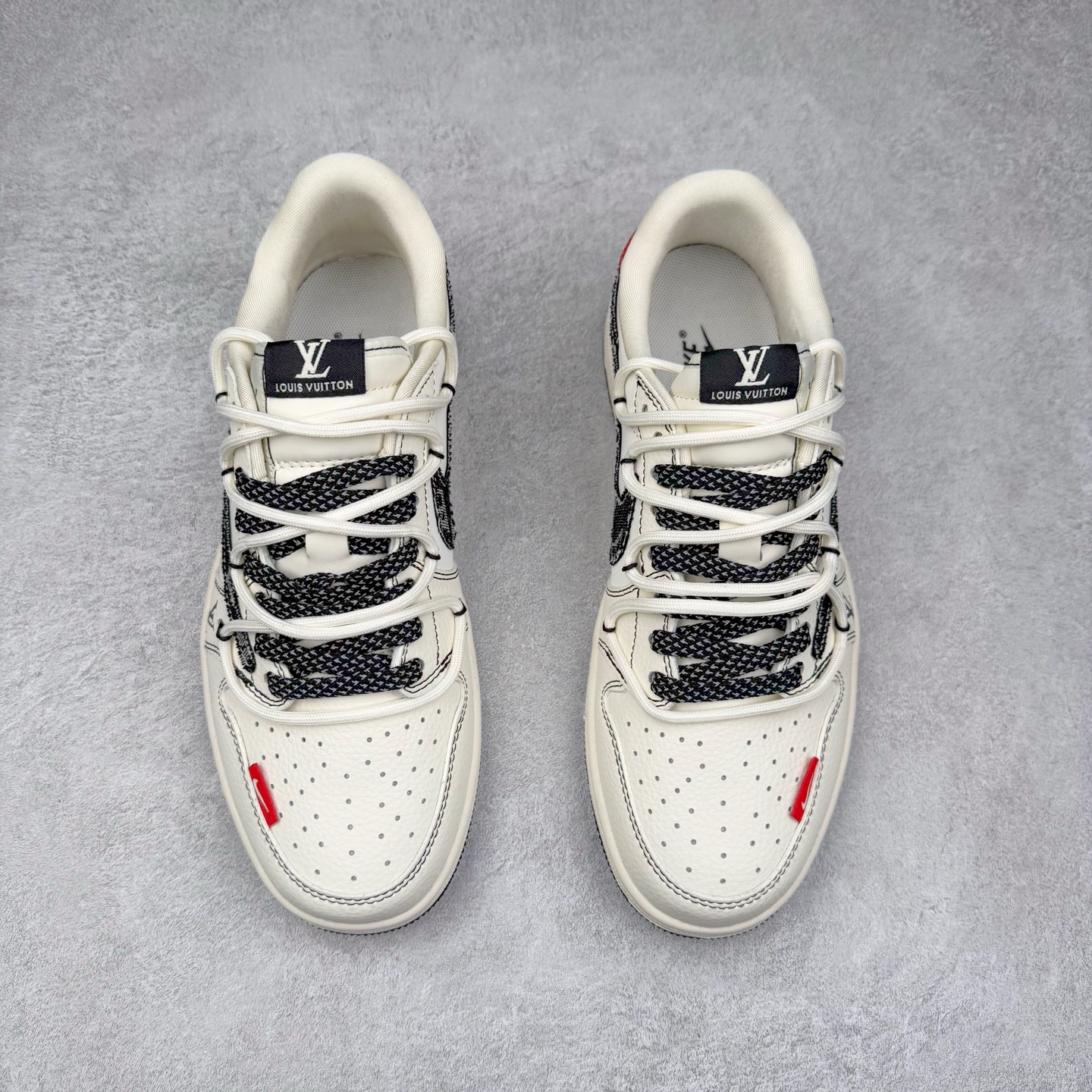 图片[2]-TS x Air Jordan AJ1 Low 倒钩低帮联名定制配色 DM6868-108 原厂内置气垫魔块 A模大底 头层小牛皮 鞋舌AJ原厂专用牛津布+AJ专用反口珍珠布+原厂无杂质高弹内里海棉+特殊封边弹力鞋带 实拍调校N版已经零色差零失真 百分百还原实物色彩所见即所得 不存在货不对板色差等低级问题 选购参考实物拍摄 不混卖不参货 只用心做好货严格选品 承诺混一赔十 尺码：36 36.5 37.5 38 38.5 39 40 40.5 41 42 42.5 43 44 44.5 45-选品中心