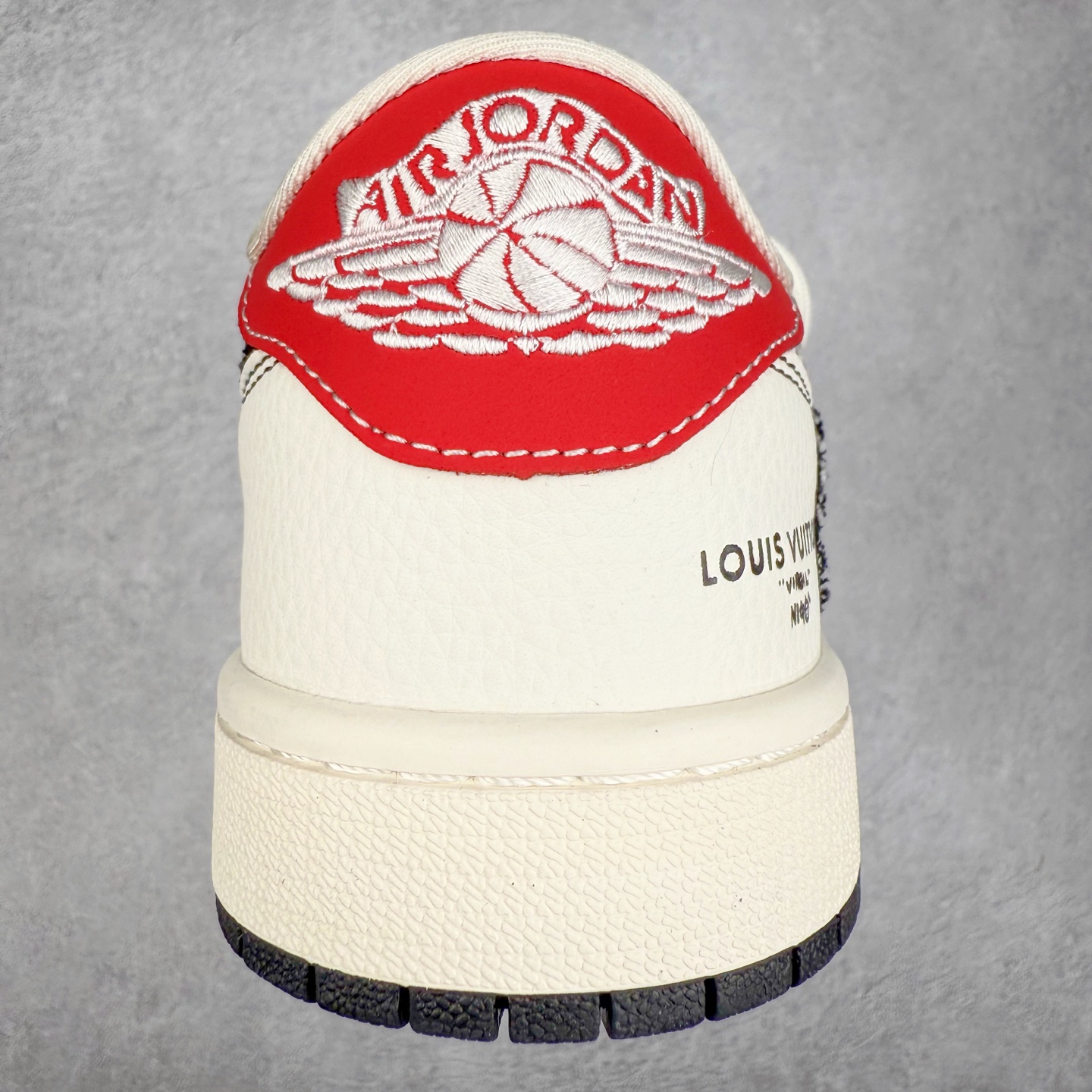 图片[8]-TS x Air Jordan AJ1 Low 倒钩低帮联名定制配色 DM6868-108 原厂内置气垫魔块 A模大底 头层小牛皮 鞋舌AJ原厂专用牛津布+AJ专用反口珍珠布+原厂无杂质高弹内里海棉+特殊封边弹力鞋带 实拍调校N版已经零色差零失真 百分百还原实物色彩所见即所得 不存在货不对板色差等低级问题 选购参考实物拍摄 不混卖不参货 只用心做好货严格选品 承诺混一赔十 尺码：36 36.5 37.5 38 38.5 39 40 40.5 41 42 42.5 43 44 44.5 45-选品中心