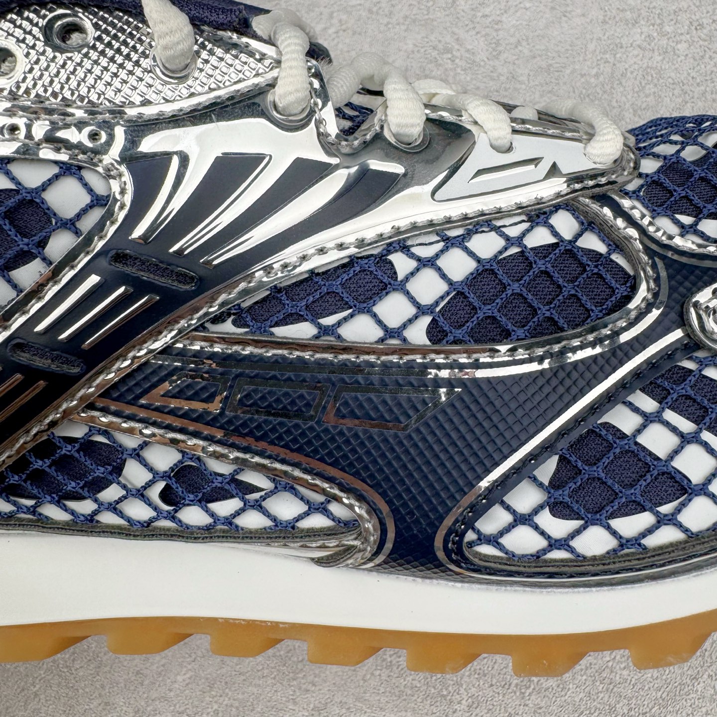 图片[18]-＃纯原 BOTTEGA VENETA Orbit Runner BV葆蝶家时尚休闲王一博同款老爹鞋运动鞋 原版开发 一比一打造 相似度百分之99以上 市场一梯队级别品质 区别市场任何标文顶级品质版本 采用轻质科技网布面料 搭配几何图案设计橡胶外底 王炸系列 高版本 认准套包工艺 实际增高很多哦 还是一样显腿细非常nice 耐玩耐造 对标对版 套包鞋工艺 认准高版本 大底选用拼色TPU大底 配置原版包装 尺码：35 36 37 38 39 40 41 42 43 44 45-选品中心