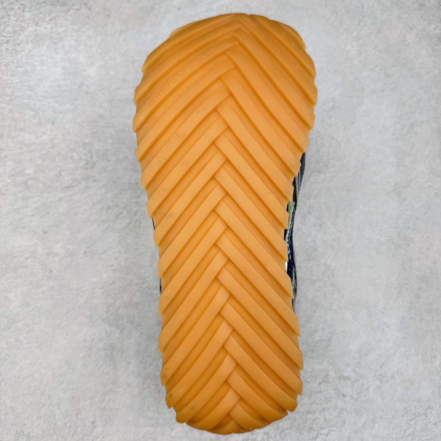 图片[9]-＃纯原 BOTTEGA VENETA Orbit Runner BV葆蝶家时尚休闲王一博同款老爹鞋运动鞋 原版开发 一比一打造 相似度百分之99以上 市场一梯队级别品质 区别市场任何标文顶级品质版本 采用轻质科技网布面料 搭配几何图案设计橡胶外底 王炸系列 高版本 认准套包工艺 实际增高很多哦 还是一样显腿细非常nice 耐玩耐造 对标对版 套包鞋工艺 认准高版本 大底选用拼色TPU大底 配置原版包装 尺码：35 36 37 38 39 40 41 42 43 44 45-选品中心