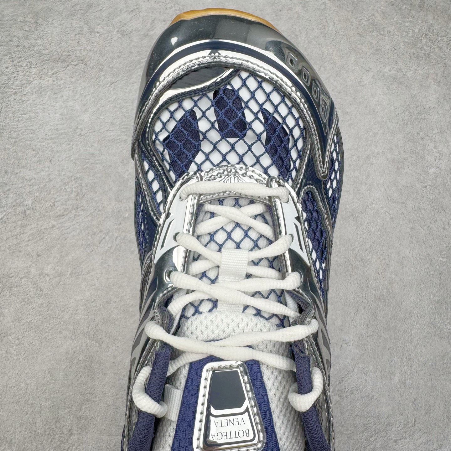 图片[4]-＃纯原 BOTTEGA VENETA Orbit Runner BV葆蝶家时尚休闲王一博同款老爹鞋运动鞋 原版开发 一比一打造 相似度百分之99以上 市场一梯队级别品质 区别市场任何标文顶级品质版本 采用轻质科技网布面料 搭配几何图案设计橡胶外底 王炸系列 高版本 认准套包工艺 实际增高很多哦 还是一样显腿细非常nice 耐玩耐造 对标对版 套包鞋工艺 认准高版本 大底选用拼色TPU大底 配置原版包装 尺码：35 36 37 38 39 40 41 42 43 44 45-选品中心