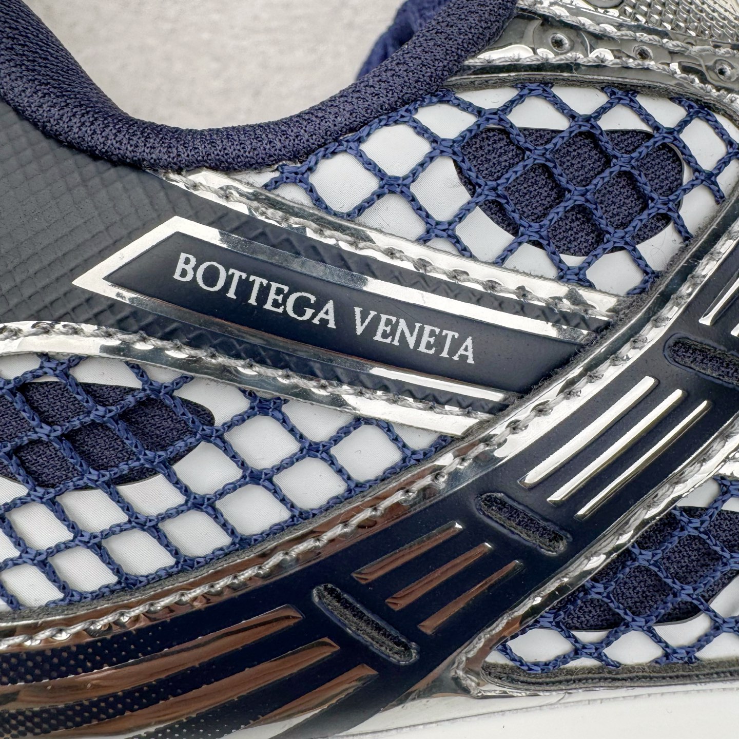 图片[17]-＃纯原 BOTTEGA VENETA Orbit Runner BV葆蝶家时尚休闲王一博同款老爹鞋运动鞋 原版开发 一比一打造 相似度百分之99以上 市场一梯队级别品质 区别市场任何标文顶级品质版本 采用轻质科技网布面料 搭配几何图案设计橡胶外底 王炸系列 高版本 认准套包工艺 实际增高很多哦 还是一样显腿细非常nice 耐玩耐造 对标对版 套包鞋工艺 认准高版本 大底选用拼色TPU大底 配置原版包装 尺码：35 36 37 38 39 40 41 42 43 44 45-选品中心