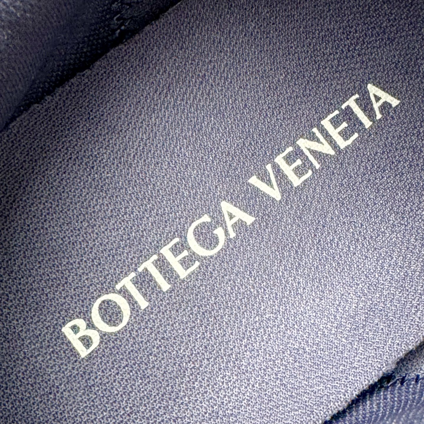 图片[12]-＃纯原 BOTTEGA VENETA Orbit Runner BV葆蝶家时尚休闲王一博同款老爹鞋运动鞋 原版开发 一比一打造 相似度百分之99以上 市场一梯队级别品质 区别市场任何标文顶级品质版本 采用轻质科技网布面料 搭配几何图案设计橡胶外底 王炸系列 高版本 认准套包工艺 实际增高很多哦 还是一样显腿细非常nice 耐玩耐造 对标对版 套包鞋工艺 认准高版本 大底选用拼色TPU大底 配置原版包装 尺码：35 36 37 38 39 40 41 42 43 44 45-选品中心