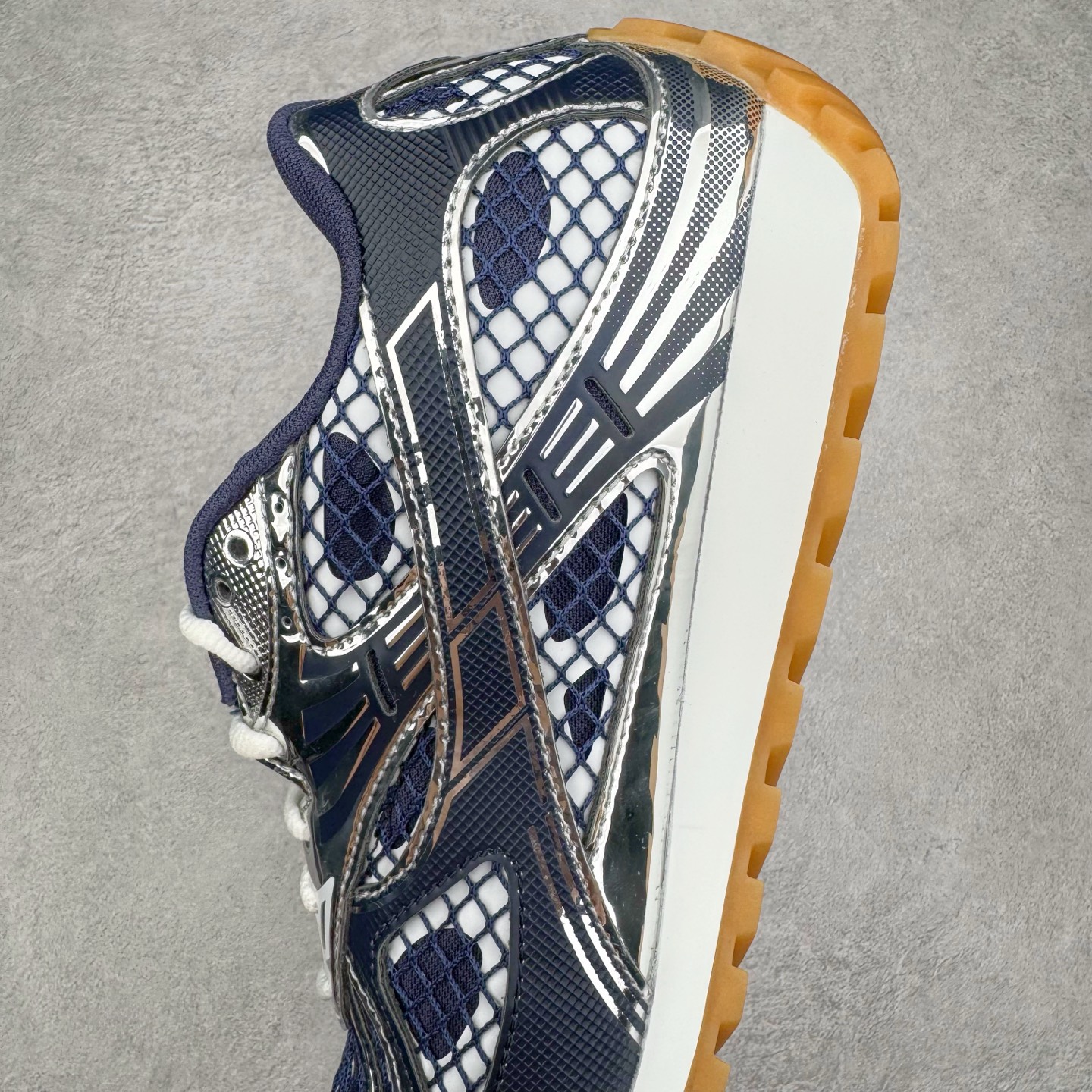 图片[7]-＃纯原 BOTTEGA VENETA Orbit Runner BV葆蝶家时尚休闲王一博同款老爹鞋运动鞋 原版开发 一比一打造 相似度百分之99以上 市场一梯队级别品质 区别市场任何标文顶级品质版本 采用轻质科技网布面料 搭配几何图案设计橡胶外底 王炸系列 高版本 认准套包工艺 实际增高很多哦 还是一样显腿细非常nice 耐玩耐造 对标对版 套包鞋工艺 认准高版本 大底选用拼色TPU大底 配置原版包装 尺码：35 36 37 38 39 40 41 42 43 44 45-选品中心