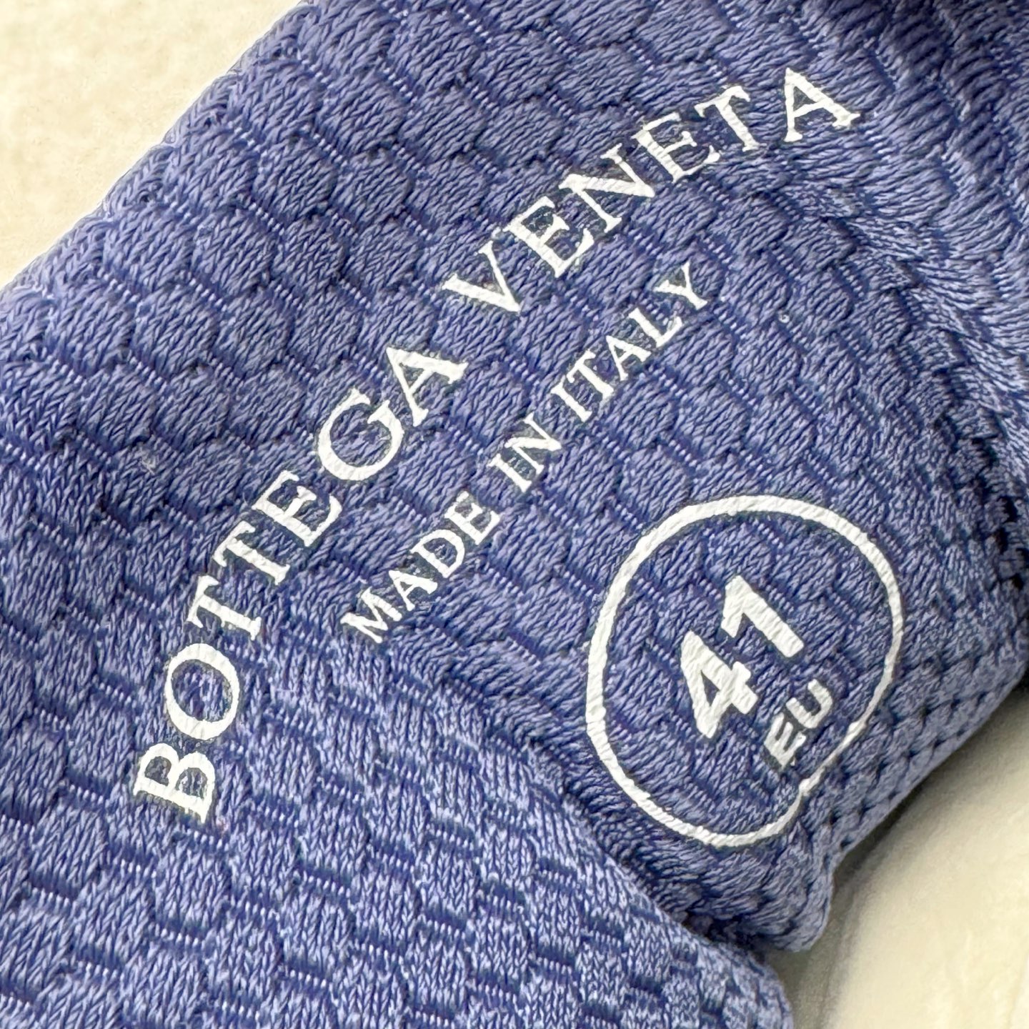 图片[13]-＃纯原 BOTTEGA VENETA Orbit Runner BV葆蝶家时尚休闲王一博同款老爹鞋运动鞋 原版开发 一比一打造 相似度百分之99以上 市场一梯队级别品质 区别市场任何标文顶级品质版本 采用轻质科技网布面料 搭配几何图案设计橡胶外底 王炸系列 高版本 认准套包工艺 实际增高很多哦 还是一样显腿细非常nice 耐玩耐造 对标对版 套包鞋工艺 认准高版本 大底选用拼色TPU大底 配置原版包装 尺码：35 36 37 38 39 40 41 42 43 44 45-选品中心