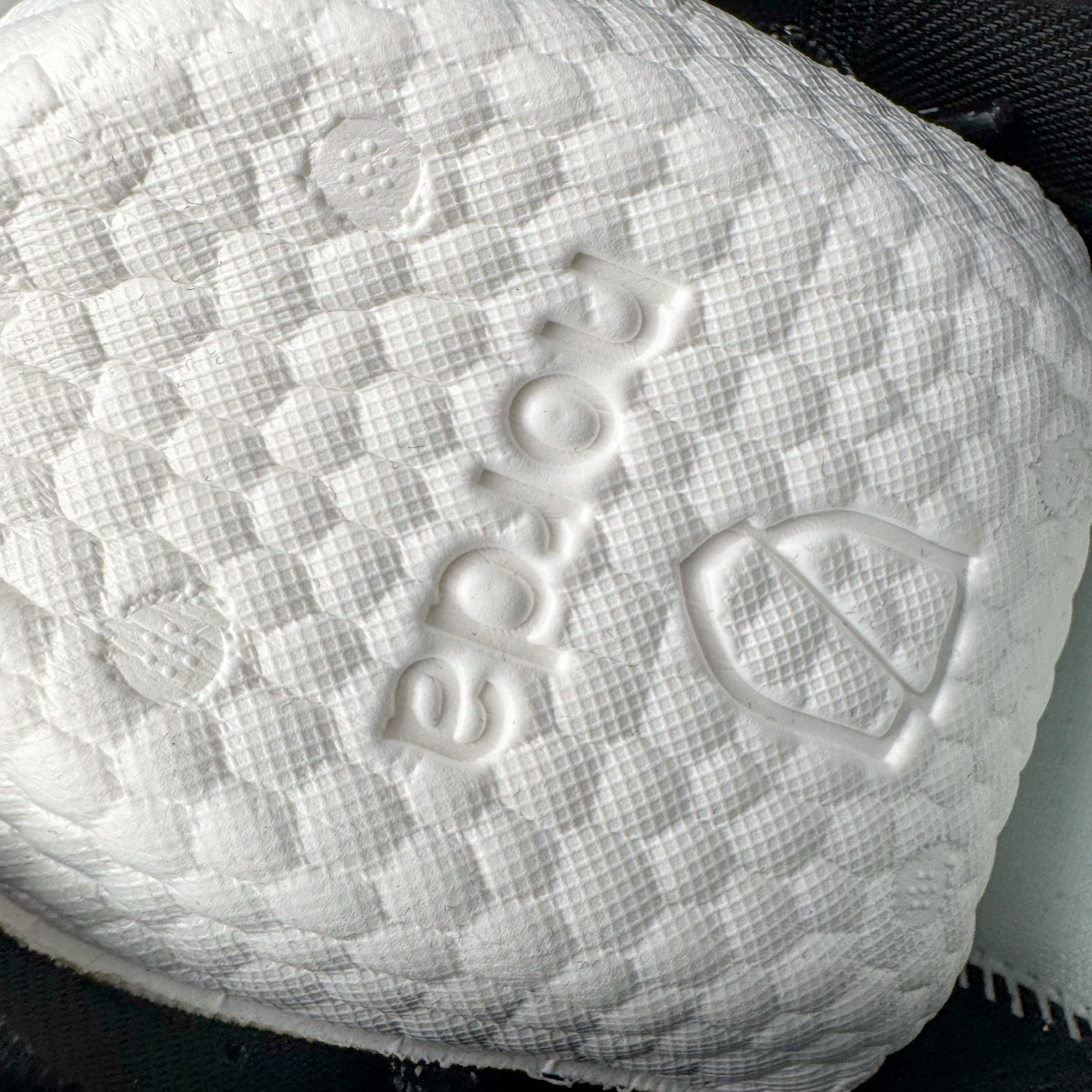 图片[22]-＃纯原 NORDA 001 G+ 轻便户外运动舒适防滑耐磨低帮跑步鞋 Norda是一个来自加拿大的品牌，由两位越野跑者Nicholas Martire 和Willamina Martire夫妇联合其他两位合作者创立，旨在打造全球最佳的越野跑鞋。在品牌正式成立之前，他们邀请了运动员、艺术家和材料专家，共同讨论如何塑造这个全新的品牌。最终，Norda品牌在2020年正式成立，但他们的第一双鞋子Norda001直到2022年1月才发布。在品牌成立的三年里，Norda总共只推出了两款跑鞋，但在配色和其他品牌的合作上却频频发力。包括Zegna、Ciele和Satisfy等跑步圈里的当红品牌，都进行了联名。Zegna更是在今年年初收购了一部分Norda的股份，并宣称将会在未来投入更多资金支持品牌的发展。尺码：36 36.5 37.5 38 38.5 39 40 40.5 41 42 42.5 43 44 44.5 45 46-选品中心