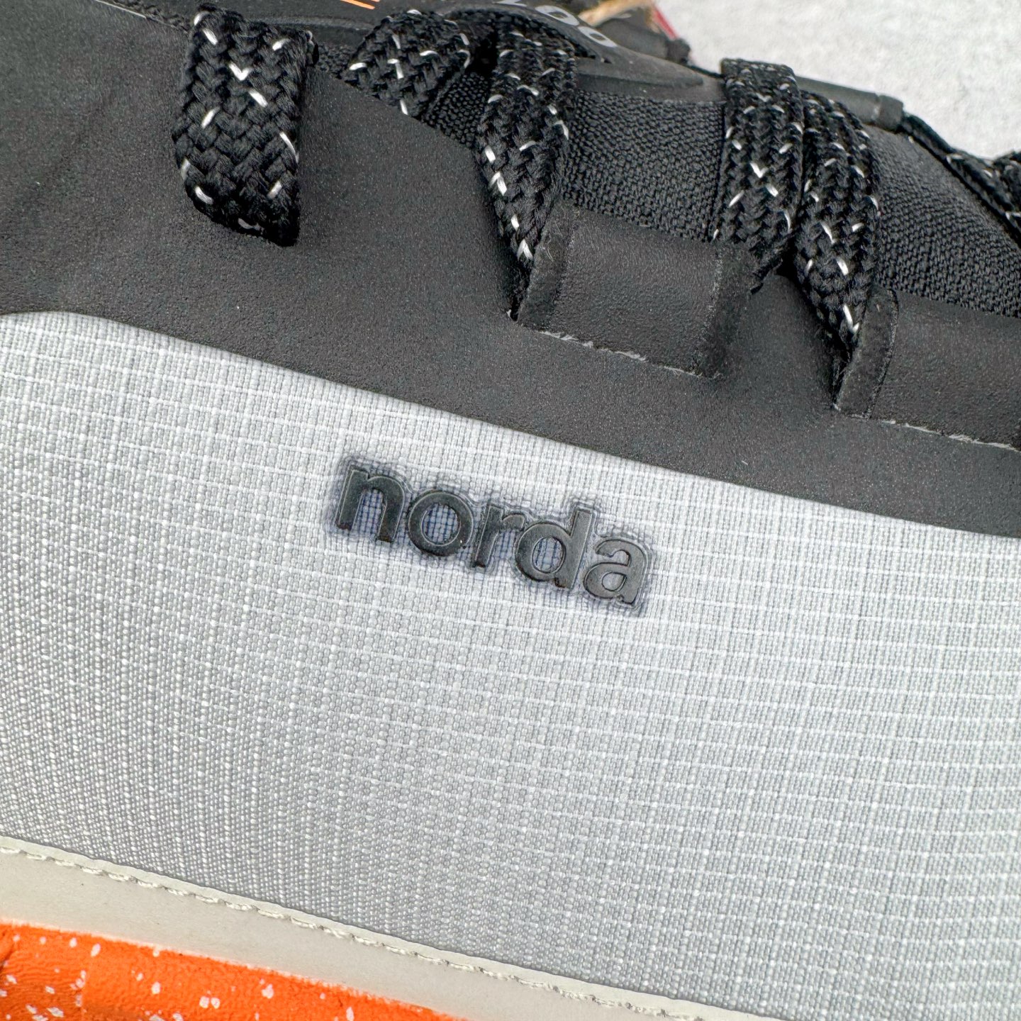 图片[19]-＃纯原 NORDA 001 G+ 轻便户外运动舒适防滑耐磨低帮跑步鞋 Norda是一个来自加拿大的品牌，由两位越野跑者Nicholas Martire 和Willamina Martire夫妇联合其他两位合作者创立，旨在打造全球最佳的越野跑鞋。在品牌正式成立之前，他们邀请了运动员、艺术家和材料专家，共同讨论如何塑造这个全新的品牌。最终，Norda品牌在2020年正式成立，但他们的第一双鞋子Norda001直到2022年1月才发布。在品牌成立的三年里，Norda总共只推出了两款跑鞋，但在配色和其他品牌的合作上却频频发力。包括Zegna、Ciele和Satisfy等跑步圈里的当红品牌，都进行了联名。Zegna更是在今年年初收购了一部分Norda的股份，并宣称将会在未来投入更多资金支持品牌的发展。尺码：36 36.5 37.5 38 38.5 39 40 40.5 41 42 42.5 43 44 44.5 45 46-选品中心