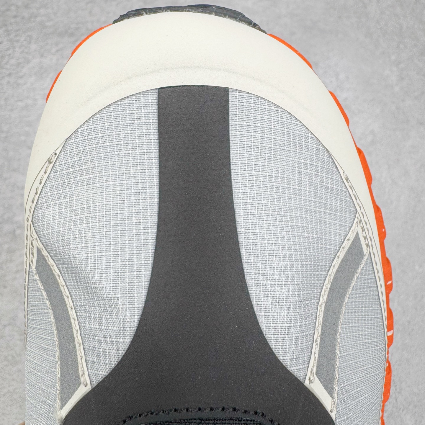 图片[16]-＃纯原 NORDA 001 G+ 轻便户外运动舒适防滑耐磨低帮跑步鞋 Norda是一个来自加拿大的品牌，由两位越野跑者Nicholas Martire 和Willamina Martire夫妇联合其他两位合作者创立，旨在打造全球最佳的越野跑鞋。在品牌正式成立之前，他们邀请了运动员、艺术家和材料专家，共同讨论如何塑造这个全新的品牌。最终，Norda品牌在2020年正式成立，但他们的第一双鞋子Norda001直到2022年1月才发布。在品牌成立的三年里，Norda总共只推出了两款跑鞋，但在配色和其他品牌的合作上却频频发力。包括Zegna、Ciele和Satisfy等跑步圈里的当红品牌，都进行了联名。Zegna更是在今年年初收购了一部分Norda的股份，并宣称将会在未来投入更多资金支持品牌的发展。尺码：36 36.5 37.5 38 38.5 39 40 40.5 41 42 42.5 43 44 44.5 45 46-选品中心