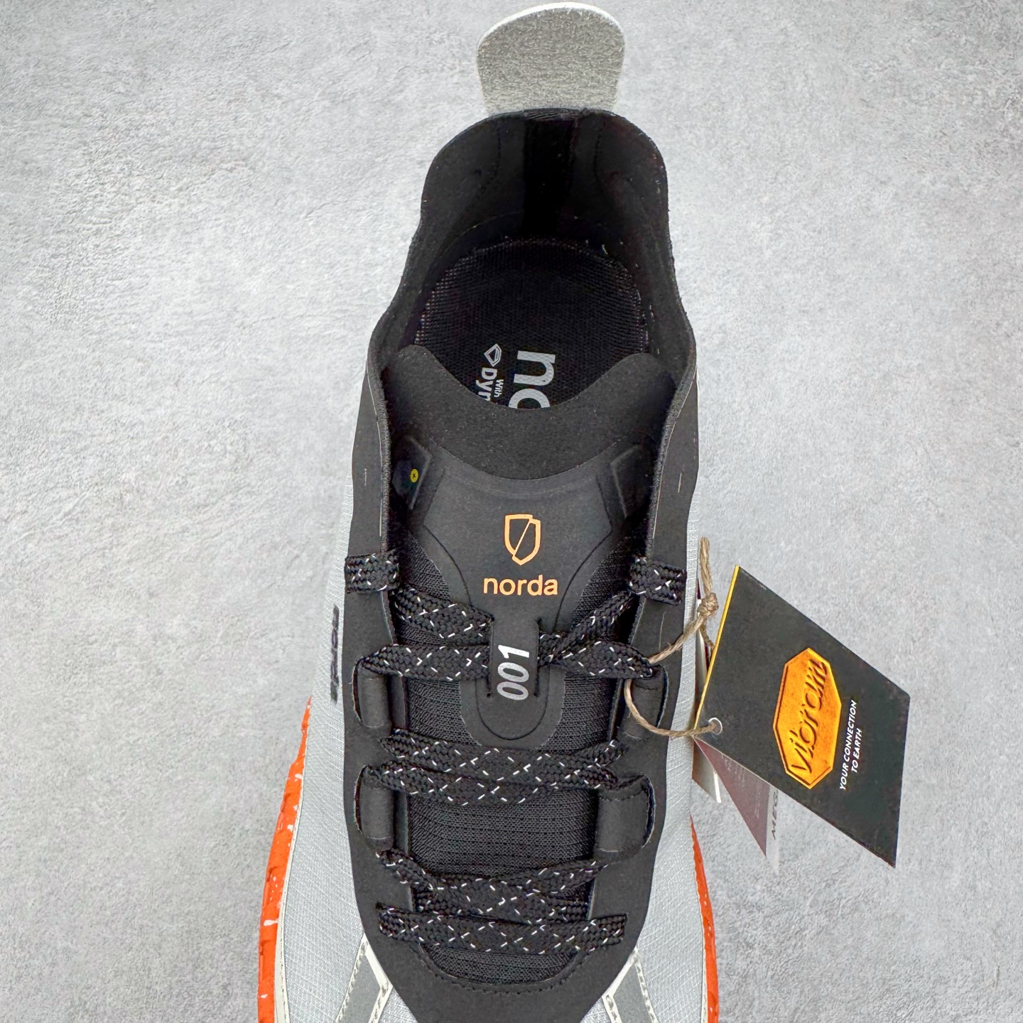 图片[5]-＃纯原 NORDA 001 G+ 轻便户外运动舒适防滑耐磨低帮跑步鞋 Norda是一个来自加拿大的品牌，由两位越野跑者Nicholas Martire 和Willamina Martire夫妇联合其他两位合作者创立，旨在打造全球最佳的越野跑鞋。在品牌正式成立之前，他们邀请了运动员、艺术家和材料专家，共同讨论如何塑造这个全新的品牌。最终，Norda品牌在2020年正式成立，但他们的第一双鞋子Norda001直到2022年1月才发布。在品牌成立的三年里，Norda总共只推出了两款跑鞋，但在配色和其他品牌的合作上却频频发力。包括Zegna、Ciele和Satisfy等跑步圈里的当红品牌，都进行了联名。Zegna更是在今年年初收购了一部分Norda的股份，并宣称将会在未来投入更多资金支持品牌的发展。尺码：36 36.5 37.5 38 38.5 39 40 40.5 41 42 42.5 43 44 44.5 45 46-选品中心