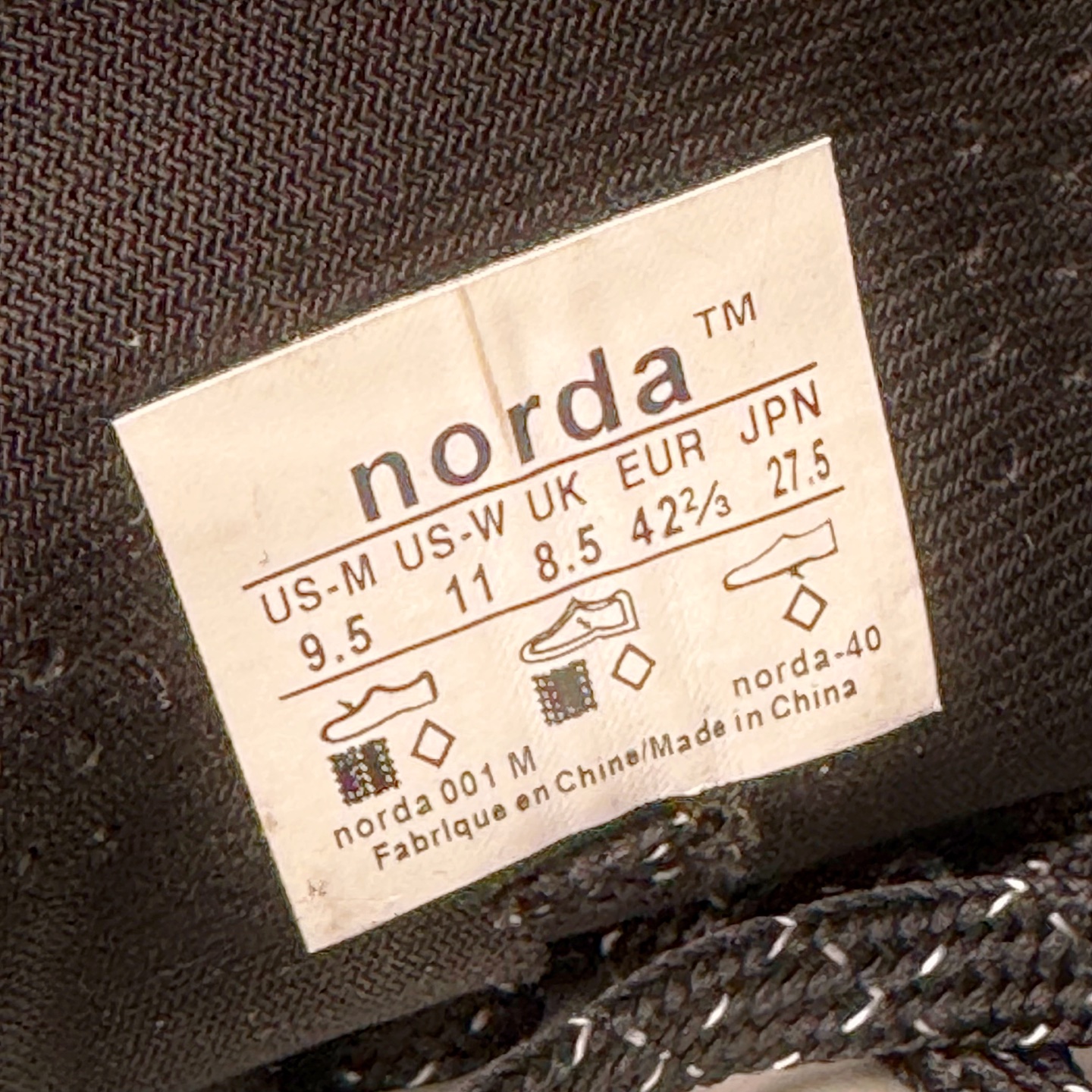 图片[11]-＃纯原 NORDA 001 G+ 轻便户外运动舒适防滑耐磨低帮跑步鞋 Norda是一个来自加拿大的品牌，由两位越野跑者Nicholas Martire 和Willamina Martire夫妇联合其他两位合作者创立，旨在打造全球最佳的越野跑鞋。在品牌正式成立之前，他们邀请了运动员、艺术家和材料专家，共同讨论如何塑造这个全新的品牌。最终，Norda品牌在2020年正式成立，但他们的第一双鞋子Norda001直到2022年1月才发布。在品牌成立的三年里，Norda总共只推出了两款跑鞋，但在配色和其他品牌的合作上却频频发力。包括Zegna、Ciele和Satisfy等跑步圈里的当红品牌，都进行了联名。Zegna更是在今年年初收购了一部分Norda的股份，并宣称将会在未来投入更多资金支持品牌的发展。尺码：36 36.5 37.5 38 38.5 39 40 40.5 41 42 42.5 43 44 44.5 45 46-选品中心