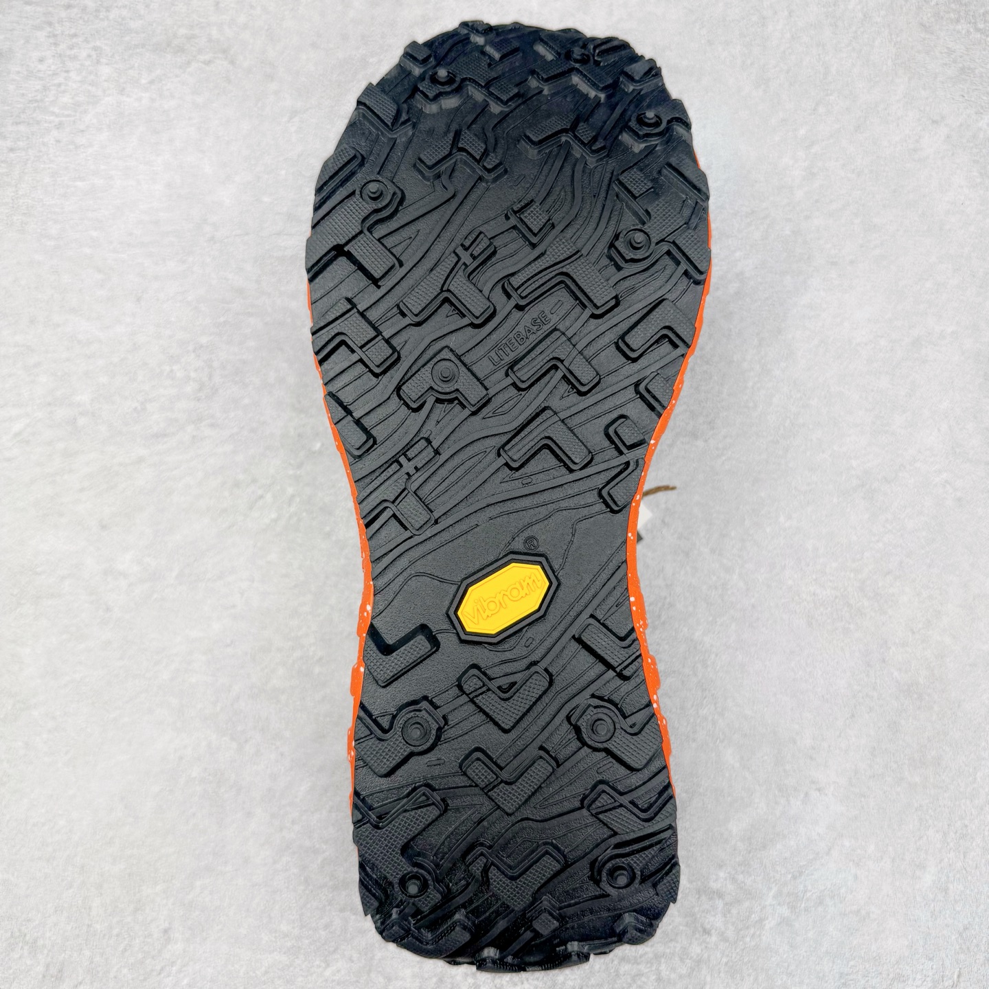 图片[9]-＃纯原 NORDA 001 G+ 轻便户外运动舒适防滑耐磨低帮跑步鞋 Norda是一个来自加拿大的品牌，由两位越野跑者Nicholas Martire 和Willamina Martire夫妇联合其他两位合作者创立，旨在打造全球最佳的越野跑鞋。在品牌正式成立之前，他们邀请了运动员、艺术家和材料专家，共同讨论如何塑造这个全新的品牌。最终，Norda品牌在2020年正式成立，但他们的第一双鞋子Norda001直到2022年1月才发布。在品牌成立的三年里，Norda总共只推出了两款跑鞋，但在配色和其他品牌的合作上却频频发力。包括Zegna、Ciele和Satisfy等跑步圈里的当红品牌，都进行了联名。Zegna更是在今年年初收购了一部分Norda的股份，并宣称将会在未来投入更多资金支持品牌的发展。尺码：36 36.5 37.5 38 38.5 39 40 40.5 41 42 42.5 43 44 44.5 45 46-选品中心