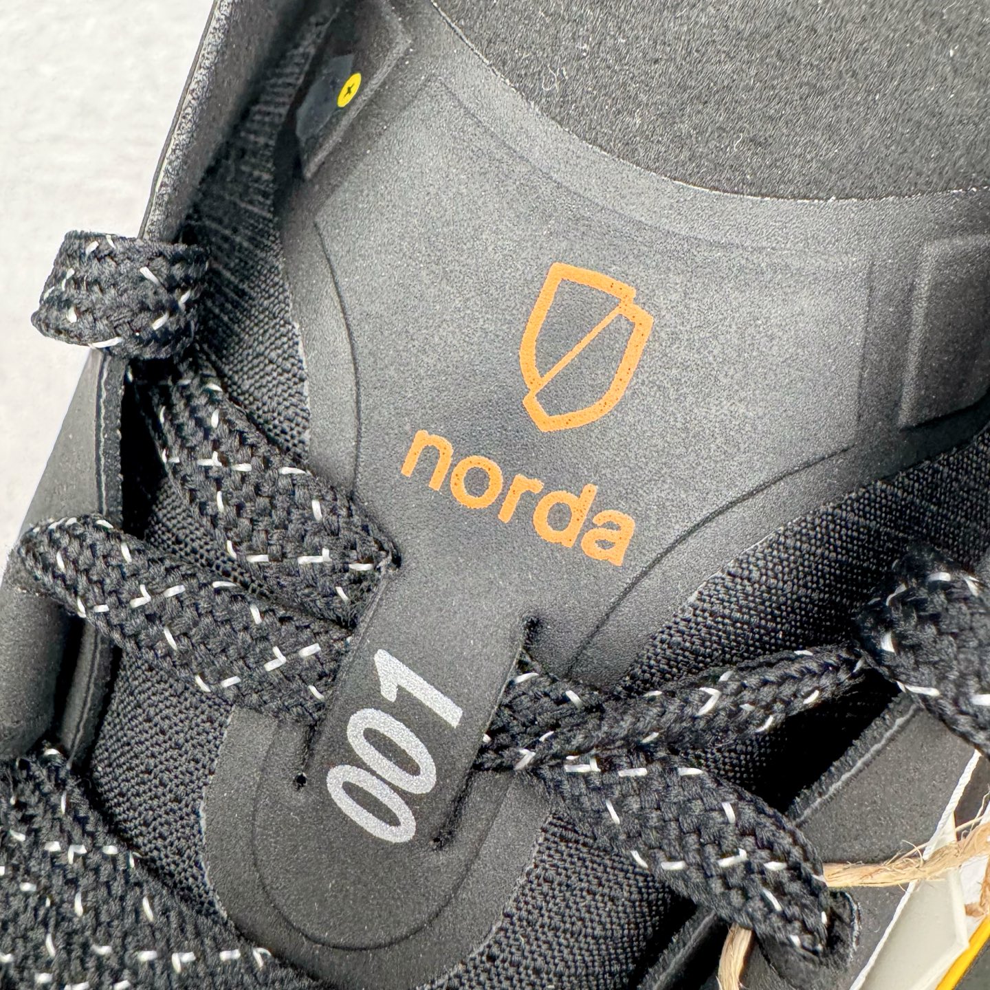 图片[15]-＃纯原 NORDA 001 G+ 轻便户外运动舒适防滑耐磨低帮跑步鞋 Norda是一个来自加拿大的品牌，由两位越野跑者Nicholas Martire 和Willamina Martire夫妇联合其他两位合作者创立，旨在打造全球最佳的越野跑鞋。在品牌正式成立之前，他们邀请了运动员、艺术家和材料专家，共同讨论如何塑造这个全新的品牌。最终，Norda品牌在2020年正式成立，但他们的第一双鞋子Norda001直到2022年1月才发布。在品牌成立的三年里，Norda总共只推出了两款跑鞋，但在配色和其他品牌的合作上却频频发力。包括Zegna、Ciele和Satisfy等跑步圈里的当红品牌，都进行了联名。Zegna更是在今年年初收购了一部分Norda的股份，并宣称将会在未来投入更多资金支持品牌的发展。尺码：36 36.5 37.5 38 38.5 39 40 40.5 41 42 42.5 43 44 44.5 45 46-选品中心