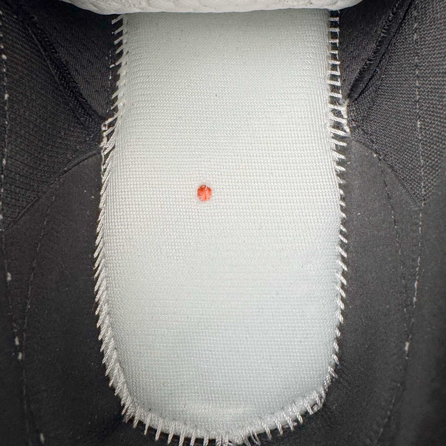 图片[10]-＃纯原 NORDA 001 G+ 轻便户外运动舒适防滑耐磨低帮跑步鞋 Norda是一个来自加拿大的品牌，由两位越野跑者Nicholas Martire 和Willamina Martire夫妇联合其他两位合作者创立，旨在打造全球最佳的越野跑鞋。在品牌正式成立之前，他们邀请了运动员、艺术家和材料专家，共同讨论如何塑造这个全新的品牌。最终，Norda品牌在2020年正式成立，但他们的第一双鞋子Norda001直到2022年1月才发布。在品牌成立的三年里，Norda总共只推出了两款跑鞋，但在配色和其他品牌的合作上却频频发力。包括Zegna、Ciele和Satisfy等跑步圈里的当红品牌，都进行了联名。Zegna更是在今年年初收购了一部分Norda的股份，并宣称将会在未来投入更多资金支持品牌的发展。尺码：36 36.5 37.5 38 38.5 39 40 40.5 41 42 42.5 43 44 44.5 45 46-选品中心