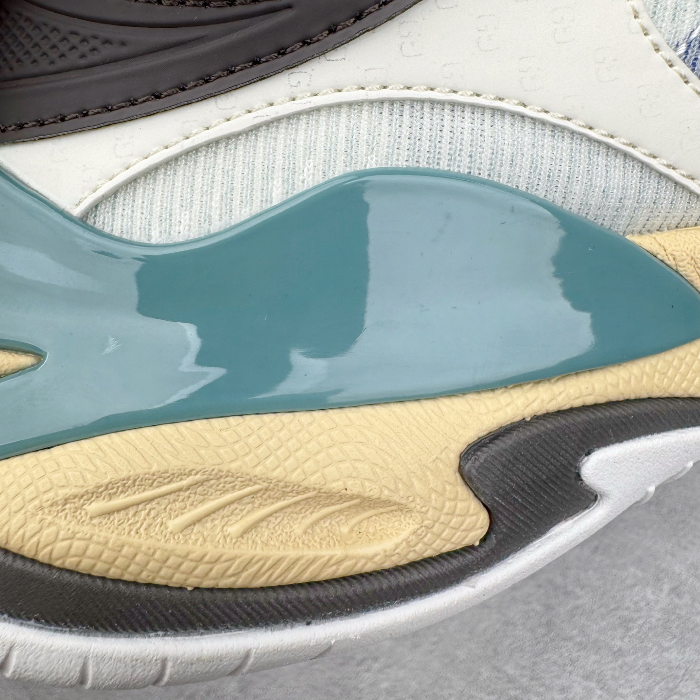 图片[18]-＃纯原 GUCCI 古驰皮革圆头抽绳低帮生活休闲鞋 Gucci（古驰）是源于意大利的时装奢饰品牌，是全球奢侈品品牌之一。由古驰奥•古驰在1921年于意大利佛罗伦萨创办。古驰的严品包括时装、皮具、皮鞋、手表、领带、丝巾、香水、家居用品及宠物用品等，借由其独特的创意和革新，以及精湛的意大利工艺闻名于世。GUCCl品牌时装一向以高档、豪华、性感而闻名于世，以“身份与财富之象征”品牌形象成为富有上流社会的消费宠儿。古驰—-永恒而经典并深受明星们的青睐，品牌灵感源自演员，公主和名媛等杰出女性。实拍调校N版已经零色差零失真 百分百还原实物色彩所见即所得 不存在货不对板色差等低级问题 选购参考实物拍摄 不混卖不参货 只用心做好货严格选品 承诺混一赔十 尺码：36 37 38 39 40 41 42 43 44 45-选品中心