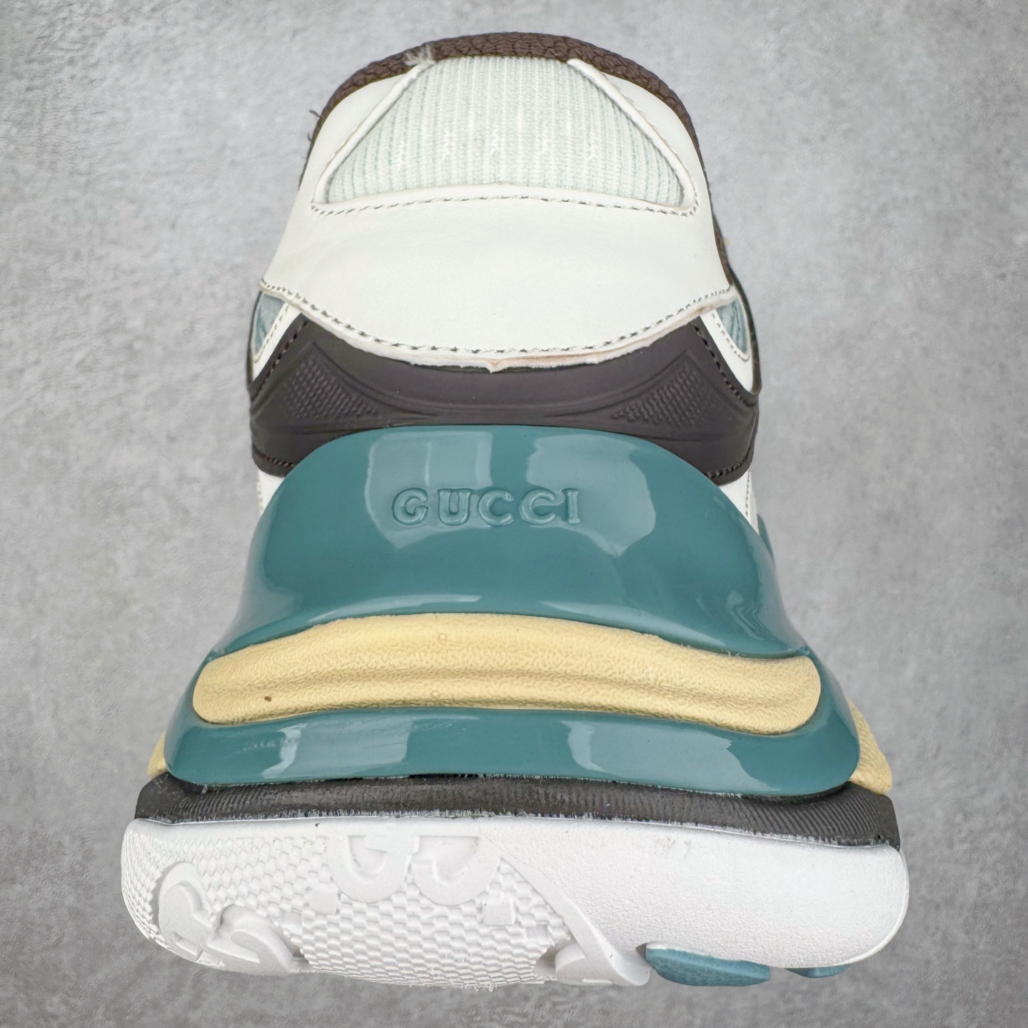 图片[8]-＃纯原 GUCCI 古驰皮革圆头抽绳低帮生活休闲鞋 Gucci（古驰）是源于意大利的时装奢饰品牌，是全球奢侈品品牌之一。由古驰奥•古驰在1921年于意大利佛罗伦萨创办。古驰的严品包括时装、皮具、皮鞋、手表、领带、丝巾、香水、家居用品及宠物用品等，借由其独特的创意和革新，以及精湛的意大利工艺闻名于世。GUCCl品牌时装一向以高档、豪华、性感而闻名于世，以“身份与财富之象征”品牌形象成为富有上流社会的消费宠儿。古驰—-永恒而经典并深受明星们的青睐，品牌灵感源自演员，公主和名媛等杰出女性。实拍调校N版已经零色差零失真 百分百还原实物色彩所见即所得 不存在货不对板色差等低级问题 选购参考实物拍摄 不混卖不参货 只用心做好货严格选品 承诺混一赔十 尺码：36 37 38 39 40 41 42 43 44 45-选品中心