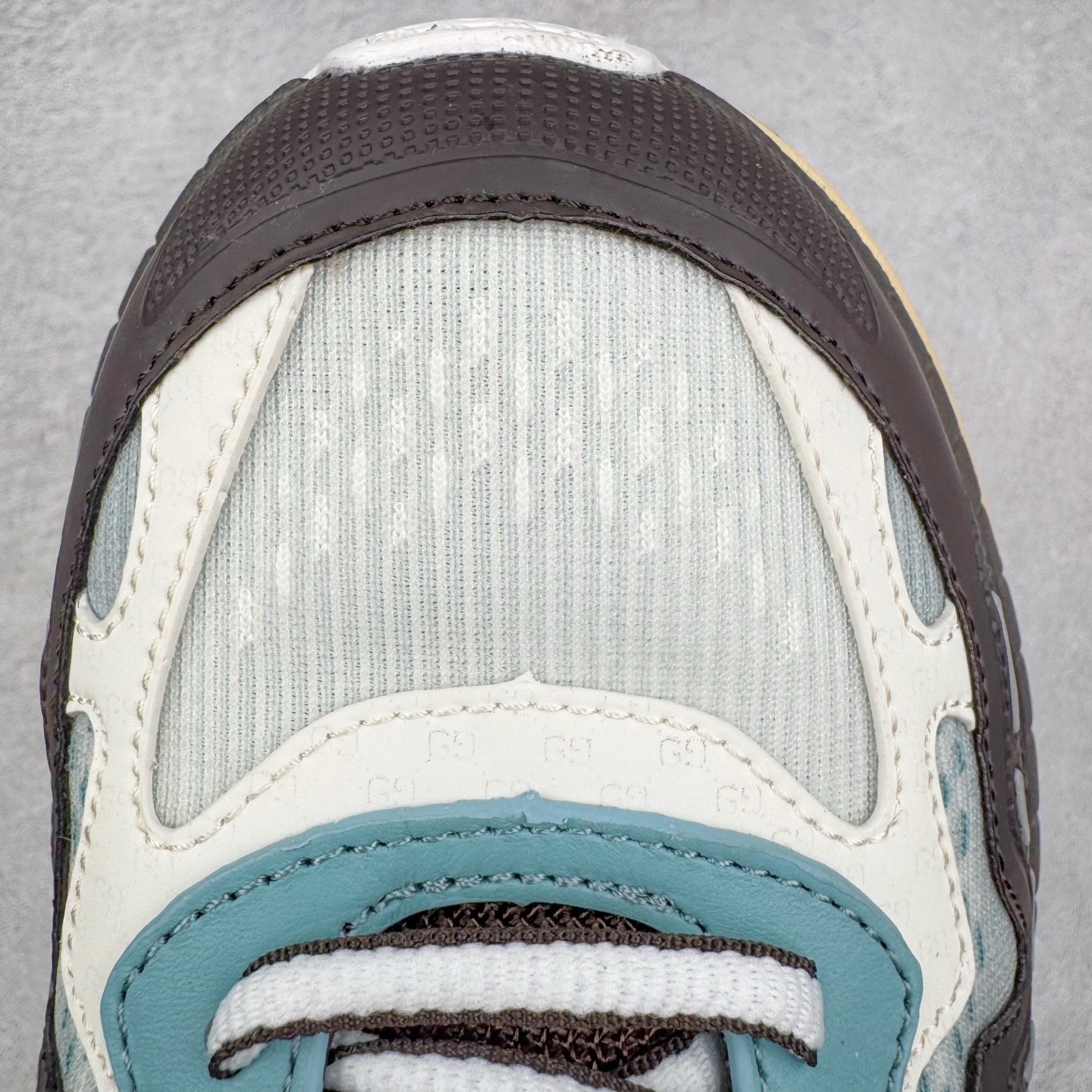 图片[16]-＃纯原 GUCCI 古驰皮革圆头抽绳低帮生活休闲鞋 Gucci（古驰）是源于意大利的时装奢饰品牌，是全球奢侈品品牌之一。由古驰奥•古驰在1921年于意大利佛罗伦萨创办。古驰的严品包括时装、皮具、皮鞋、手表、领带、丝巾、香水、家居用品及宠物用品等，借由其独特的创意和革新，以及精湛的意大利工艺闻名于世。GUCCl品牌时装一向以高档、豪华、性感而闻名于世，以“身份与财富之象征”品牌形象成为富有上流社会的消费宠儿。古驰—-永恒而经典并深受明星们的青睐，品牌灵感源自演员，公主和名媛等杰出女性。实拍调校N版已经零色差零失真 百分百还原实物色彩所见即所得 不存在货不对板色差等低级问题 选购参考实物拍摄 不混卖不参货 只用心做好货严格选品 承诺混一赔十 尺码：36 37 38 39 40 41 42 43 44 45-选品中心