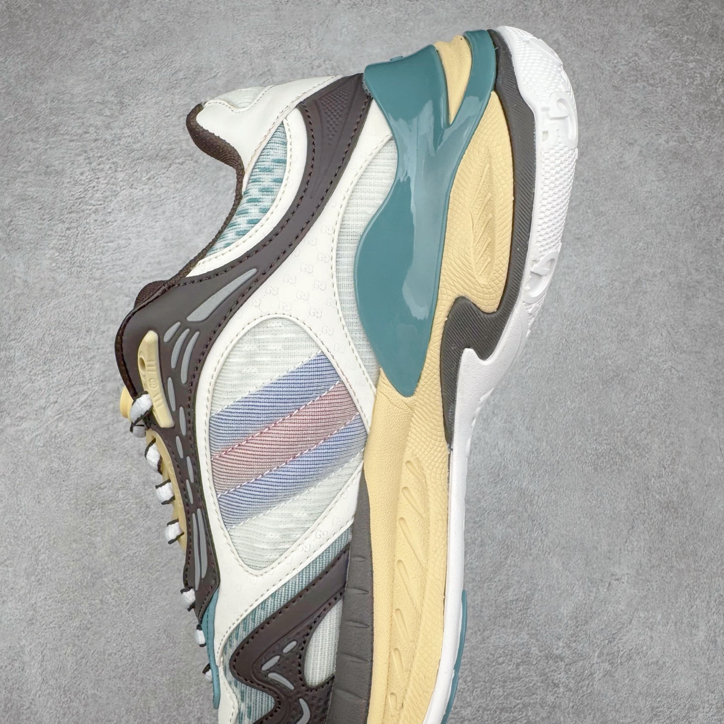 图片[7]-＃纯原 GUCCI 古驰皮革圆头抽绳低帮生活休闲鞋 Gucci（古驰）是源于意大利的时装奢饰品牌，是全球奢侈品品牌之一。由古驰奥•古驰在1921年于意大利佛罗伦萨创办。古驰的严品包括时装、皮具、皮鞋、手表、领带、丝巾、香水、家居用品及宠物用品等，借由其独特的创意和革新，以及精湛的意大利工艺闻名于世。GUCCl品牌时装一向以高档、豪华、性感而闻名于世，以“身份与财富之象征”品牌形象成为富有上流社会的消费宠儿。古驰—-永恒而经典并深受明星们的青睐，品牌灵感源自演员，公主和名媛等杰出女性。实拍调校N版已经零色差零失真 百分百还原实物色彩所见即所得 不存在货不对板色差等低级问题 选购参考实物拍摄 不混卖不参货 只用心做好货严格选品 承诺混一赔十 尺码：36 37 38 39 40 41 42 43 44 45-选品中心