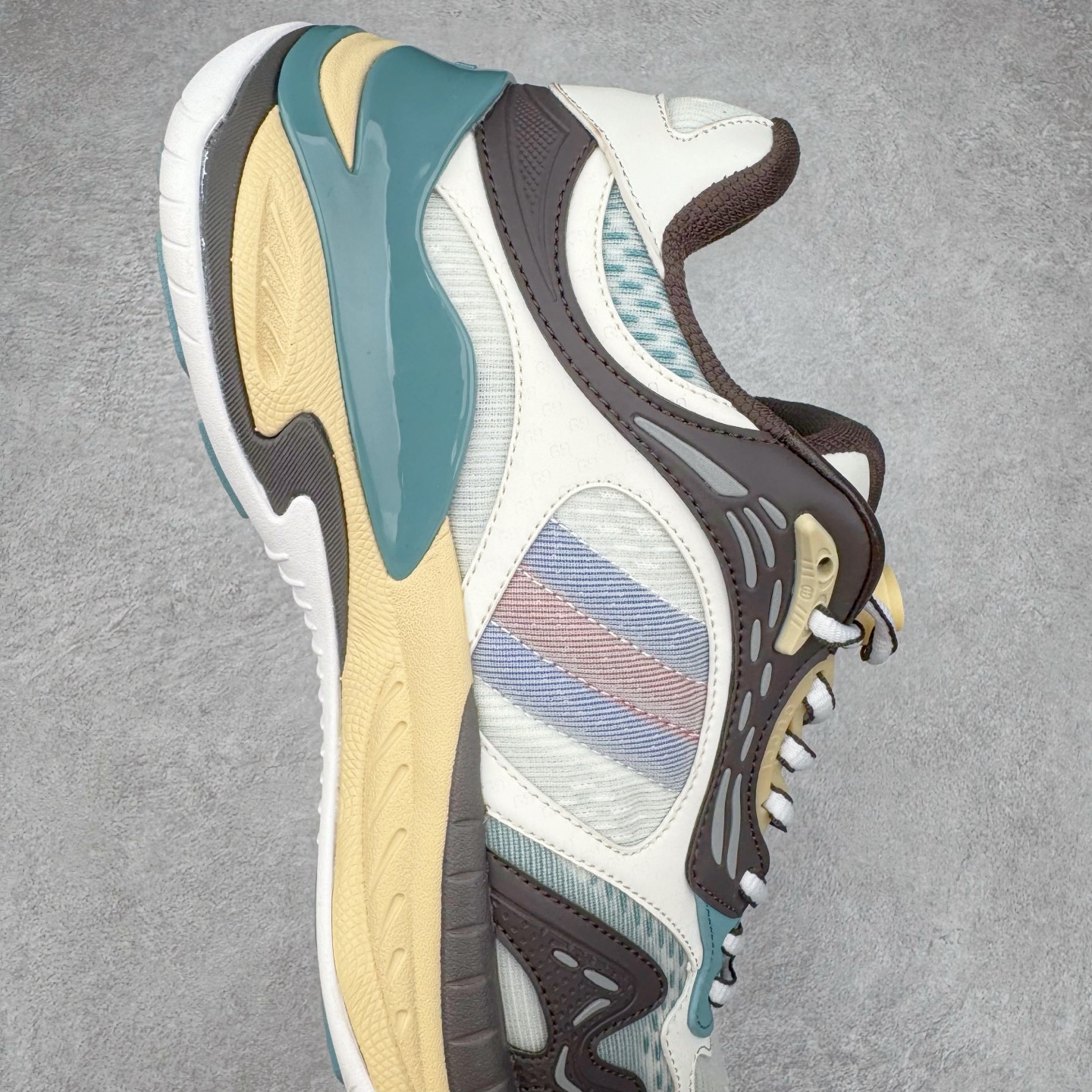 图片[6]-＃纯原 GUCCI 古驰皮革圆头抽绳低帮生活休闲鞋 Gucci（古驰）是源于意大利的时装奢饰品牌，是全球奢侈品品牌之一。由古驰奥•古驰在1921年于意大利佛罗伦萨创办。古驰的严品包括时装、皮具、皮鞋、手表、领带、丝巾、香水、家居用品及宠物用品等，借由其独特的创意和革新，以及精湛的意大利工艺闻名于世。GUCCl品牌时装一向以高档、豪华、性感而闻名于世，以“身份与财富之象征”品牌形象成为富有上流社会的消费宠儿。古驰—-永恒而经典并深受明星们的青睐，品牌灵感源自演员，公主和名媛等杰出女性。实拍调校N版已经零色差零失真 百分百还原实物色彩所见即所得 不存在货不对板色差等低级问题 选购参考实物拍摄 不混卖不参货 只用心做好货严格选品 承诺混一赔十 尺码：36 37 38 39 40 41 42 43 44 45-选品中心