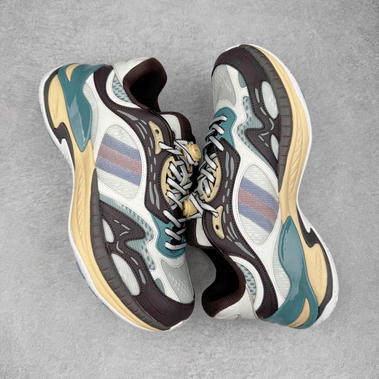 图片[3]-＃纯原 GUCCI 古驰皮革圆头抽绳低帮生活休闲鞋 Gucci（古驰）是源于意大利的时装奢饰品牌，是全球奢侈品品牌之一。由古驰奥•古驰在1921年于意大利佛罗伦萨创办。古驰的严品包括时装、皮具、皮鞋、手表、领带、丝巾、香水、家居用品及宠物用品等，借由其独特的创意和革新，以及精湛的意大利工艺闻名于世。GUCCl品牌时装一向以高档、豪华、性感而闻名于世，以“身份与财富之象征”品牌形象成为富有上流社会的消费宠儿。古驰—-永恒而经典并深受明星们的青睐，品牌灵感源自演员，公主和名媛等杰出女性。实拍调校N版已经零色差零失真 百分百还原实物色彩所见即所得 不存在货不对板色差等低级问题 选购参考实物拍摄 不混卖不参货 只用心做好货严格选品 承诺混一赔十 尺码：36 37 38 39 40 41 42 43 44 45-选品中心