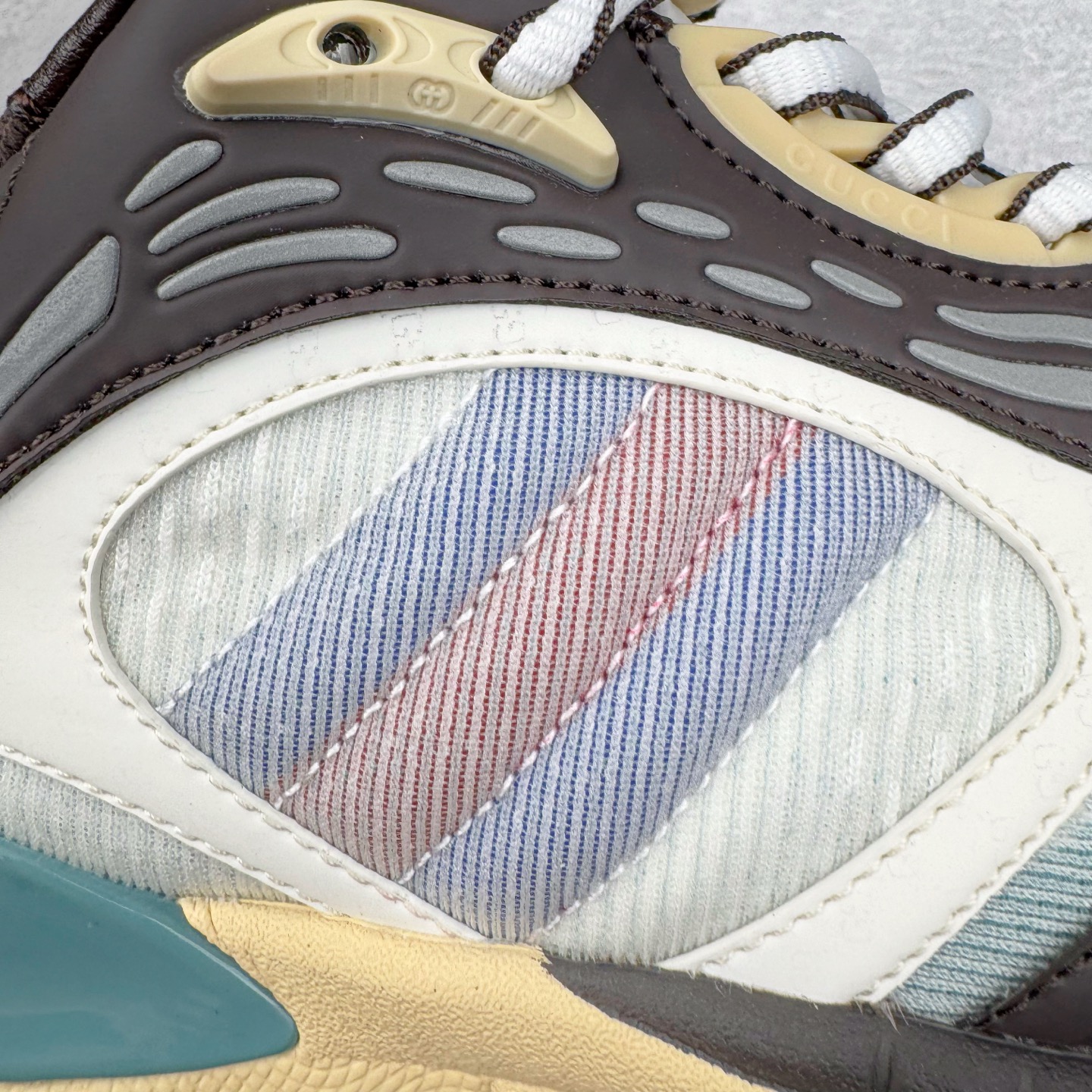 图片[19]-＃纯原 GUCCI 古驰皮革圆头抽绳低帮生活休闲鞋 Gucci（古驰）是源于意大利的时装奢饰品牌，是全球奢侈品品牌之一。由古驰奥•古驰在1921年于意大利佛罗伦萨创办。古驰的严品包括时装、皮具、皮鞋、手表、领带、丝巾、香水、家居用品及宠物用品等，借由其独特的创意和革新，以及精湛的意大利工艺闻名于世。GUCCl品牌时装一向以高档、豪华、性感而闻名于世，以“身份与财富之象征”品牌形象成为富有上流社会的消费宠儿。古驰—-永恒而经典并深受明星们的青睐，品牌灵感源自演员，公主和名媛等杰出女性。实拍调校N版已经零色差零失真 百分百还原实物色彩所见即所得 不存在货不对板色差等低级问题 选购参考实物拍摄 不混卖不参货 只用心做好货严格选品 承诺混一赔十 尺码：36 37 38 39 40 41 42 43 44 45-选品中心