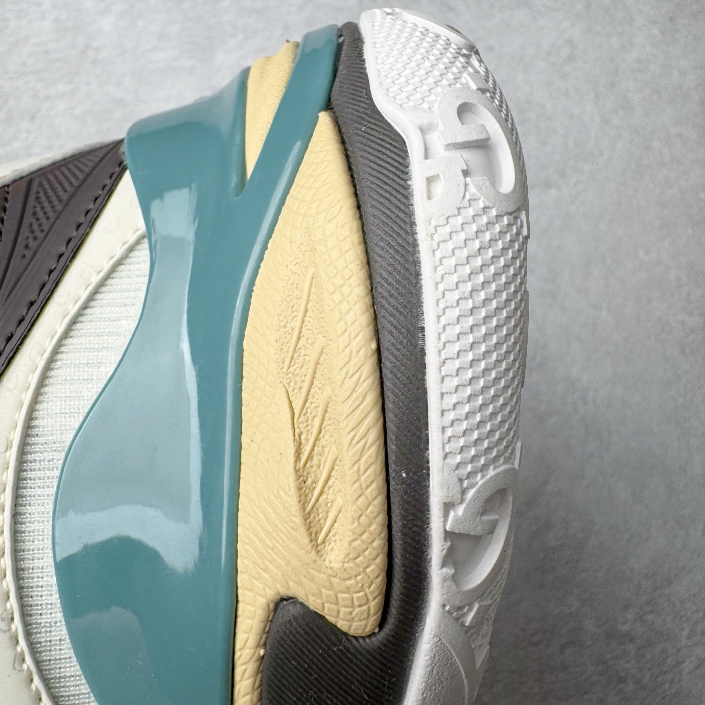 图片[14]-＃纯原 GUCCI 古驰皮革圆头抽绳低帮生活休闲鞋 Gucci（古驰）是源于意大利的时装奢饰品牌，是全球奢侈品品牌之一。由古驰奥•古驰在1921年于意大利佛罗伦萨创办。古驰的严品包括时装、皮具、皮鞋、手表、领带、丝巾、香水、家居用品及宠物用品等，借由其独特的创意和革新，以及精湛的意大利工艺闻名于世。GUCCl品牌时装一向以高档、豪华、性感而闻名于世，以“身份与财富之象征”品牌形象成为富有上流社会的消费宠儿。古驰—-永恒而经典并深受明星们的青睐，品牌灵感源自演员，公主和名媛等杰出女性。实拍调校N版已经零色差零失真 百分百还原实物色彩所见即所得 不存在货不对板色差等低级问题 选购参考实物拍摄 不混卖不参货 只用心做好货严格选品 承诺混一赔十 尺码：36 37 38 39 40 41 42 43 44 45-选品中心