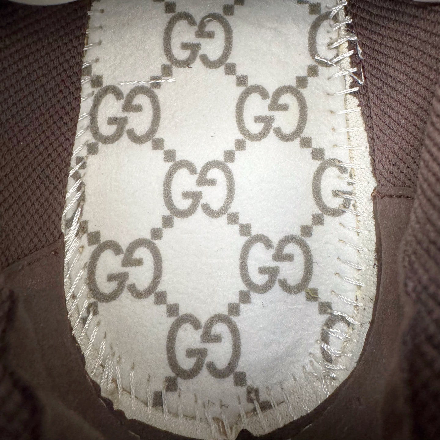 图片[10]-＃纯原 GUCCI 古驰皮革圆头抽绳低帮生活休闲鞋 Gucci（古驰）是源于意大利的时装奢饰品牌，是全球奢侈品品牌之一。由古驰奥•古驰在1921年于意大利佛罗伦萨创办。古驰的严品包括时装、皮具、皮鞋、手表、领带、丝巾、香水、家居用品及宠物用品等，借由其独特的创意和革新，以及精湛的意大利工艺闻名于世。GUCCl品牌时装一向以高档、豪华、性感而闻名于世，以“身份与财富之象征”品牌形象成为富有上流社会的消费宠儿。古驰—-永恒而经典并深受明星们的青睐，品牌灵感源自演员，公主和名媛等杰出女性。实拍调校N版已经零色差零失真 百分百还原实物色彩所见即所得 不存在货不对板色差等低级问题 选购参考实物拍摄 不混卖不参货 只用心做好货严格选品 承诺混一赔十 尺码：36 37 38 39 40 41 42 43 44 45-选品中心