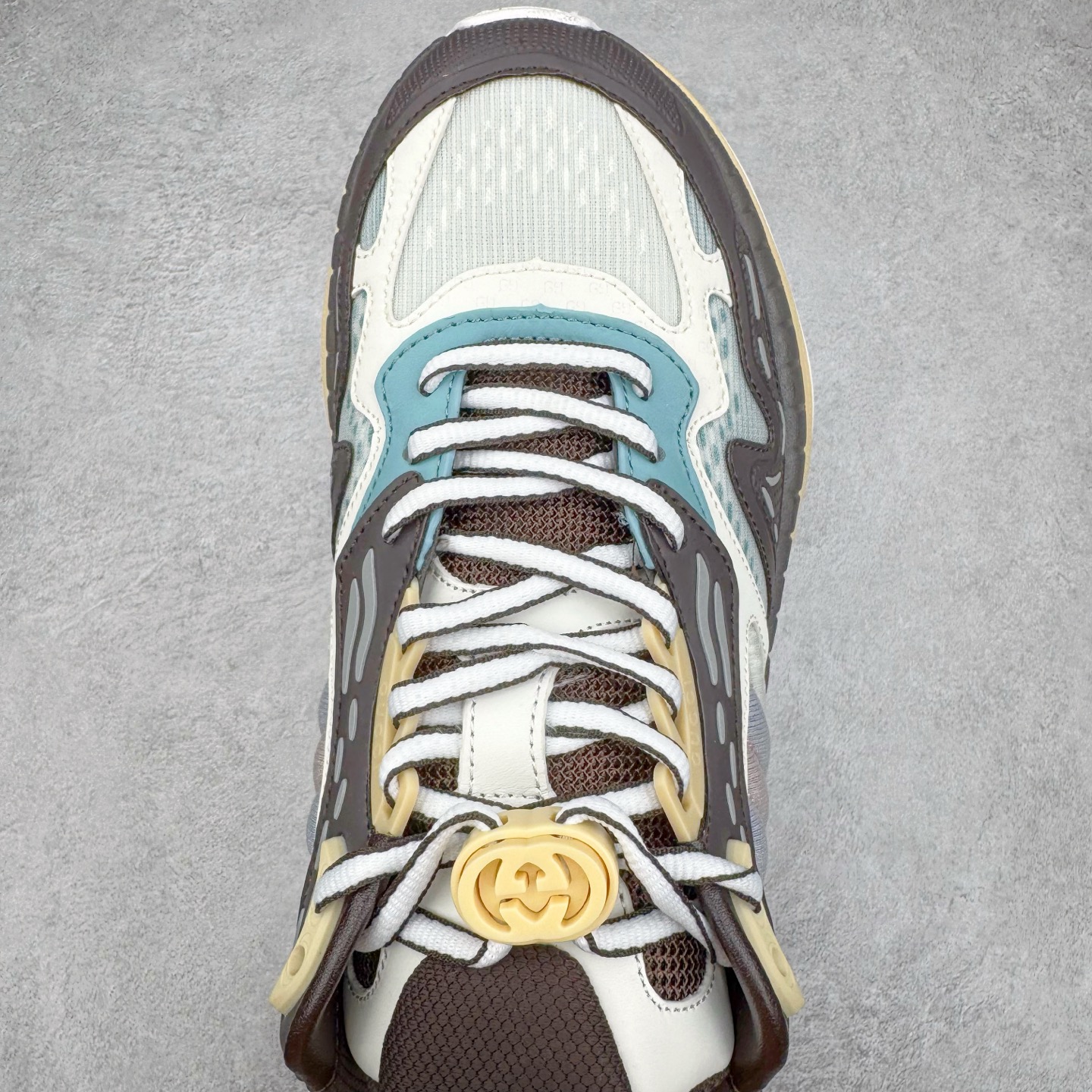 图片[4]-＃纯原 GUCCI 古驰皮革圆头抽绳低帮生活休闲鞋 Gucci（古驰）是源于意大利的时装奢饰品牌，是全球奢侈品品牌之一。由古驰奥•古驰在1921年于意大利佛罗伦萨创办。古驰的严品包括时装、皮具、皮鞋、手表、领带、丝巾、香水、家居用品及宠物用品等，借由其独特的创意和革新，以及精湛的意大利工艺闻名于世。GUCCl品牌时装一向以高档、豪华、性感而闻名于世，以“身份与财富之象征”品牌形象成为富有上流社会的消费宠儿。古驰—-永恒而经典并深受明星们的青睐，品牌灵感源自演员，公主和名媛等杰出女性。实拍调校N版已经零色差零失真 百分百还原实物色彩所见即所得 不存在货不对板色差等低级问题 选购参考实物拍摄 不混卖不参货 只用心做好货严格选品 承诺混一赔十 尺码：36 37 38 39 40 41 42 43 44 45-选品中心