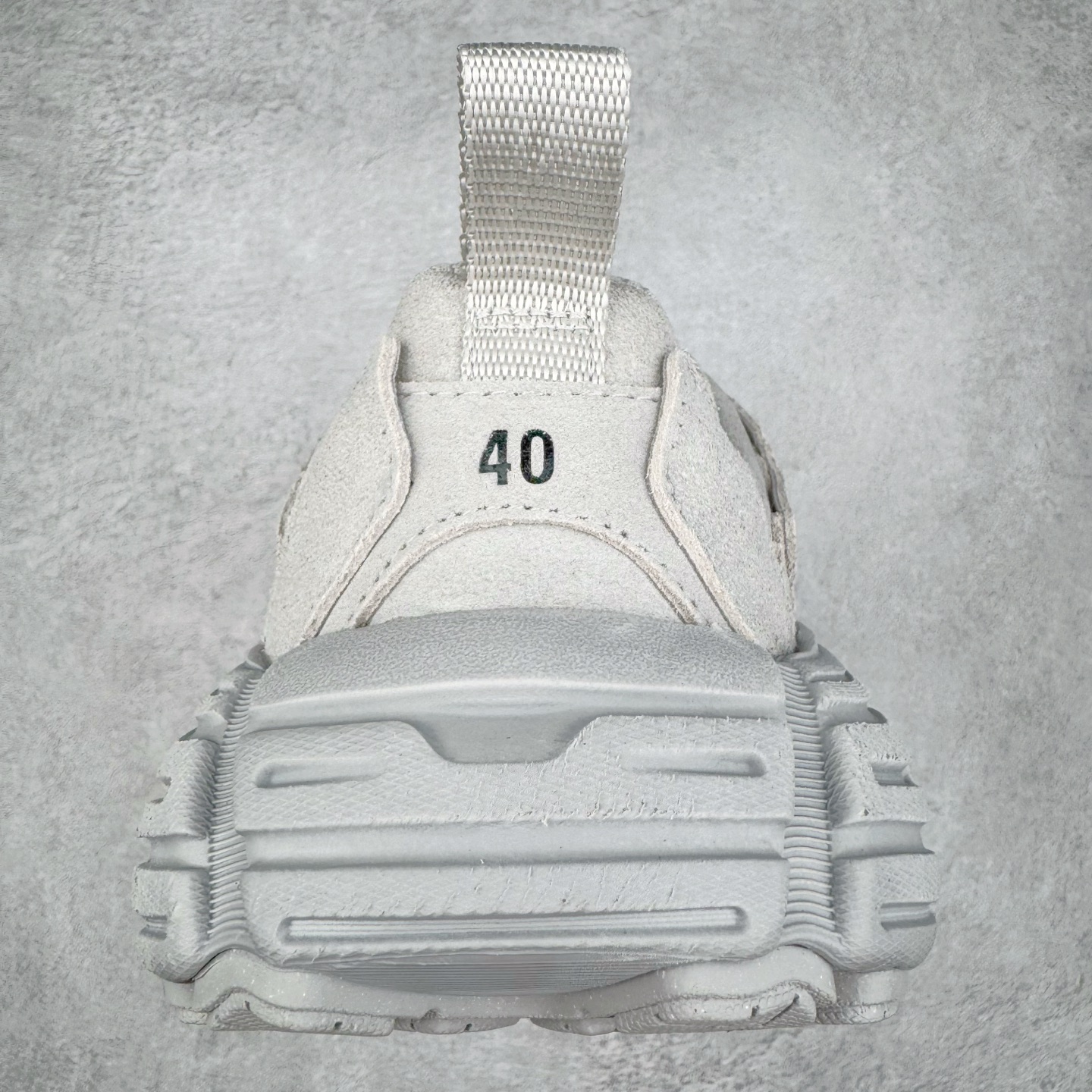 图片[8]-＃VG零售版 Balenciaga Monday 巴黎世家圆头厚底低帮老爹鞋 全套原纸板楦头开发 最原汁原味的灵魂版型 全鞋荧光划线卡点 胶水把控整洁度追求极致完美 每一双都是工艺品 多重QC质检 超越公司货的品控标准 实实在在的免检产品 原盒原配 正确字体电绣 粗细、位置、大小正确 侧边TPU 透气孔匹配意产原版 正确分离大底 TPU软底 原版一致大底LOGO 立体感十足 原厂皮料水洗做旧 采购原厂网纱 偏大一码 尺码：35 36 37 38 39 40 41 42 43 44 45 46-选品中心