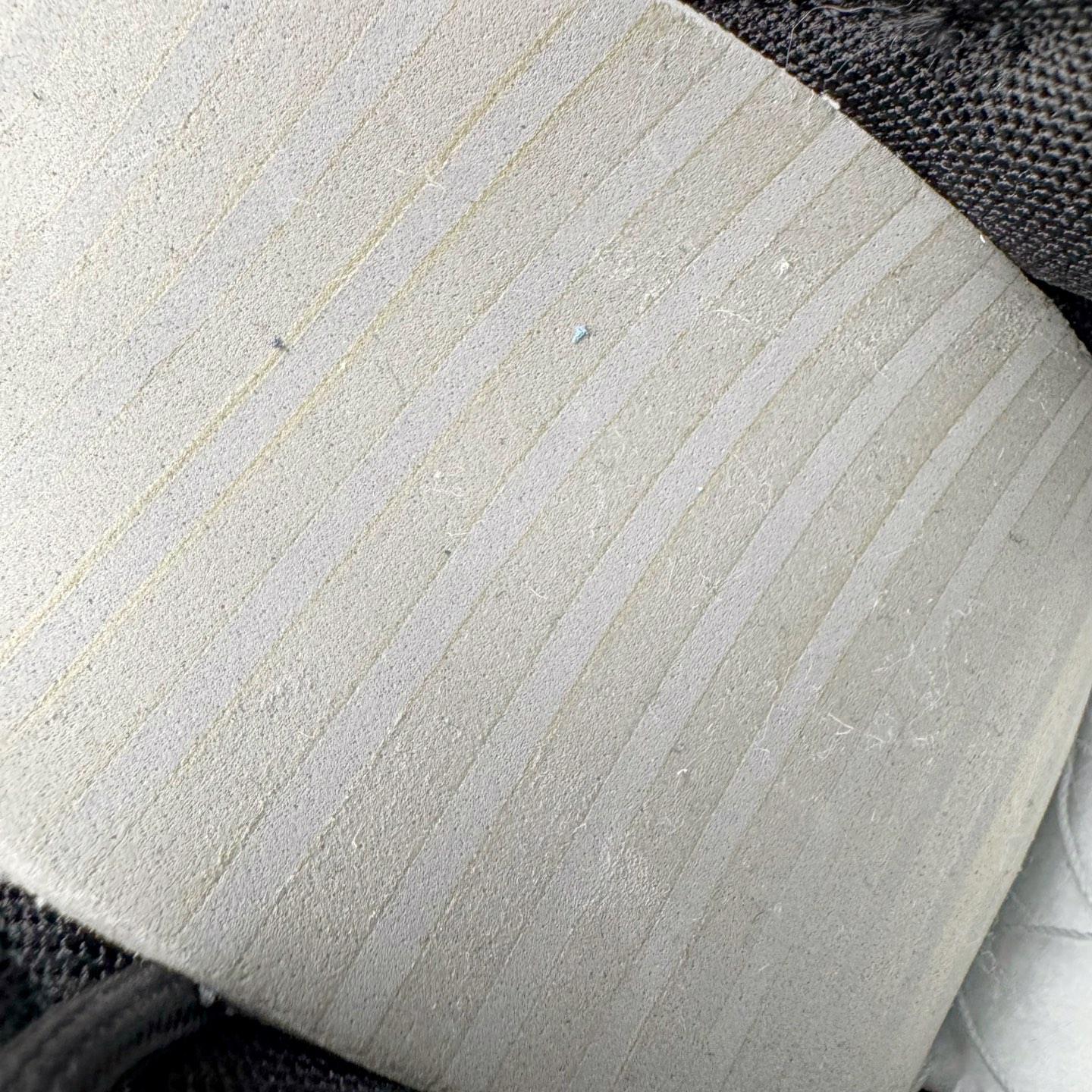 图片[11]-＃YC纯原 NK Dunk Low 山海经 赢鱼 DD1503-101 此款以鞋面化身山海画卷，大面积白色如汹涌浪花，流动的淡蓝水纹暗涌于黑白皮革之上，清晰的波浪纹理浮雕其上，如赢鱼破渊而出时荡开的洪荒涟漪。纯白中底托起墨黑鞋身，黑白为界，水纹如鳞，步步生澜。应用强烈的撞色对比，宣告永恒街头基因。定制系列天花板 无原鞋不开发 全系列得物原鞋一比一校对开发 配色持续更新中 终端对接 优势输出 全套原厂楦头原纸板数据档案倾力打造 原汁原味莞产 极致还原 圈内最强针车工艺 高端零售指定版 广东原厂配套原盒原标 鞋盒分三个尺码段 原厂冲刀 超高清洁度 全鞋零毛边皮料切割 采用原厂百宏鞋带以及原厂百宏织唛舌标 内标可供原厂几率过验 进口原装条纹中底布 四线拉帮白色点胶 原厂拉帮手法遵循公司 原厂电绣 极致还原 尺码：36 36.5 37.5 38 38.5 39 40 40.5 41 42 42.5 43 44 44.5 45 46-选品中心