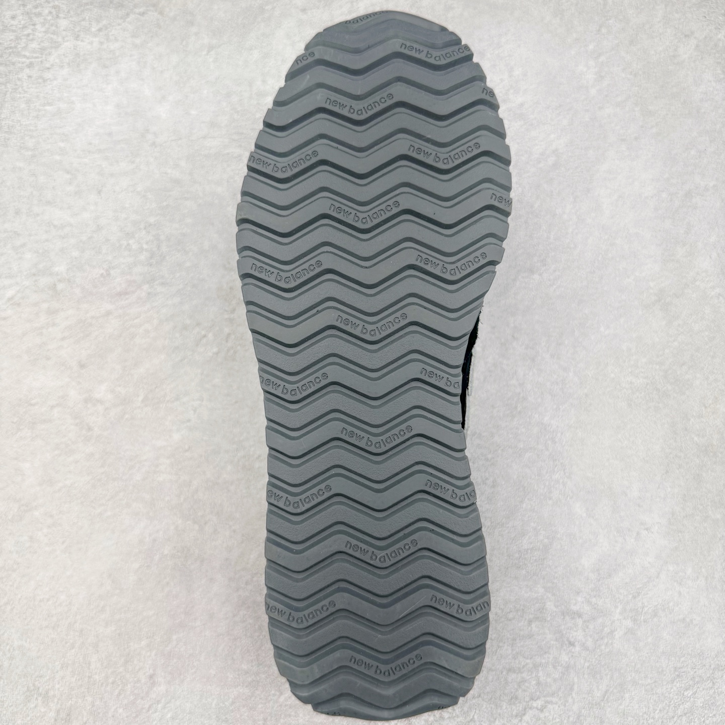 图片[9]-＃M纯原 New Balance U471AE NB新百伦织物牛剖层革春夏薄底鞋防滑耐磨平衡轻便低帮生活休闲鞋 原档数据独立私模大底 唯一正确三层组合大底 特高弹切片加持 百分百还原原鞋脚感 NB市场最强产物 防伪原标全套原楦原纸板原厂数据开发 全鞋电脑针车加持 原厂网布 原装进口头层翻毛皮料正确绒感卡色 正确中底拉帮中底网布细节 匠心打造 耗时两个月开发完成 工艺极其复杂难度可想而知 高端零售专供产物 尺码：36 37 37.5 38 38.5 39.5 40 40.5 41.5 42 42.5 43 44 44.5 45 45.5 46.5 47-选品中心