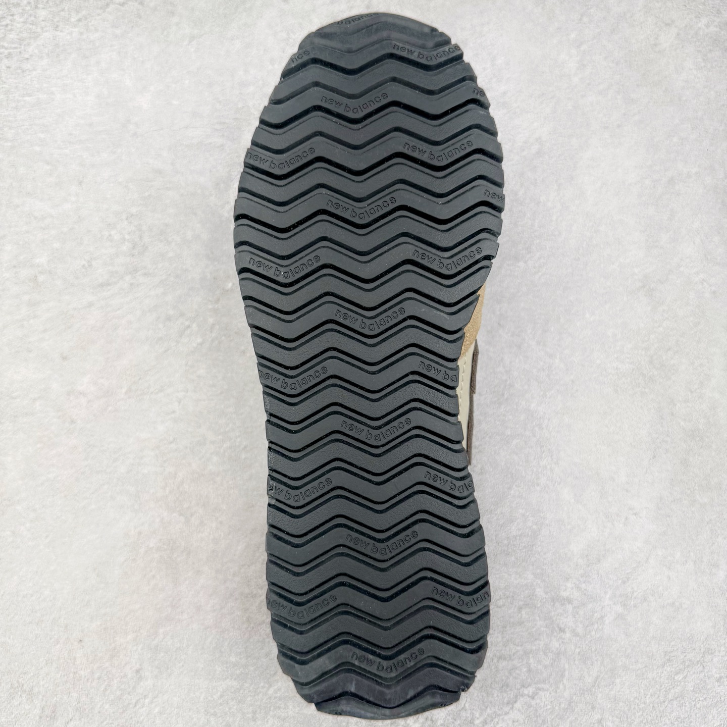 图片[9]-＃M纯原 New Balance U471AI NB新百伦织物牛剖层革春夏薄底鞋防滑耐磨平衡轻便低帮生活休闲鞋 原档数据独立私模大底 唯一正确三层组合大底 特高弹切片加持 百分百还原原鞋脚感 NB市场最强产物 防伪原标全套原楦原纸板原厂数据开发 全鞋电脑针车加持 原厂网布 原装进口头层翻毛皮料正确绒感卡色 正确中底拉帮中底网布细节 匠心打造 耗时两个月开发完成 工艺极其复杂难度可想而知 高端零售专供产物 尺码：36 37 37.5 38 38.5 39.5 40 40.5 41.5 42 42.5 43 44 44.5 45 45.5 46.5 47-选品中心