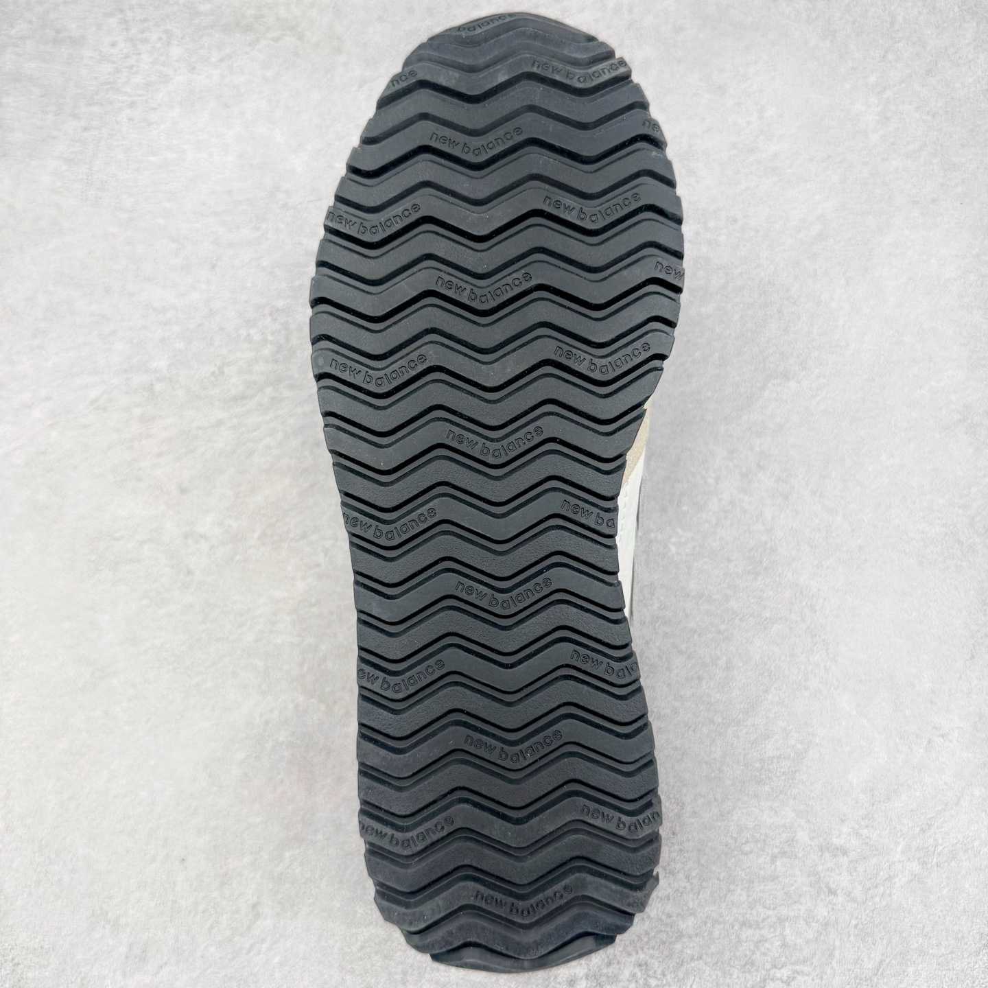 图片[9]-＃M纯原 New Balance U471AJ NB新百伦织物牛剖层革春夏薄底鞋防滑耐磨平衡轻便低帮生活休闲鞋 原档数据独立私模大底 唯一正确三层组合大底 特高弹切片加持 百分百还原原鞋脚感 NB市场最强产物 防伪原标全套原楦原纸板原厂数据开发 全鞋电脑针车加持 原厂网布 原装进口头层翻毛皮料正确绒感卡色 正确中底拉帮中底网布细节 匠心打造 耗时两个月开发完成 工艺极其复杂难度可想而知 高端零售专供产物 尺码：36 37 37.5 38 38.5 39.5 40 40.5 41.5 42 42.5 43 44 44.5 45 45.5 46.5 47-选品中心