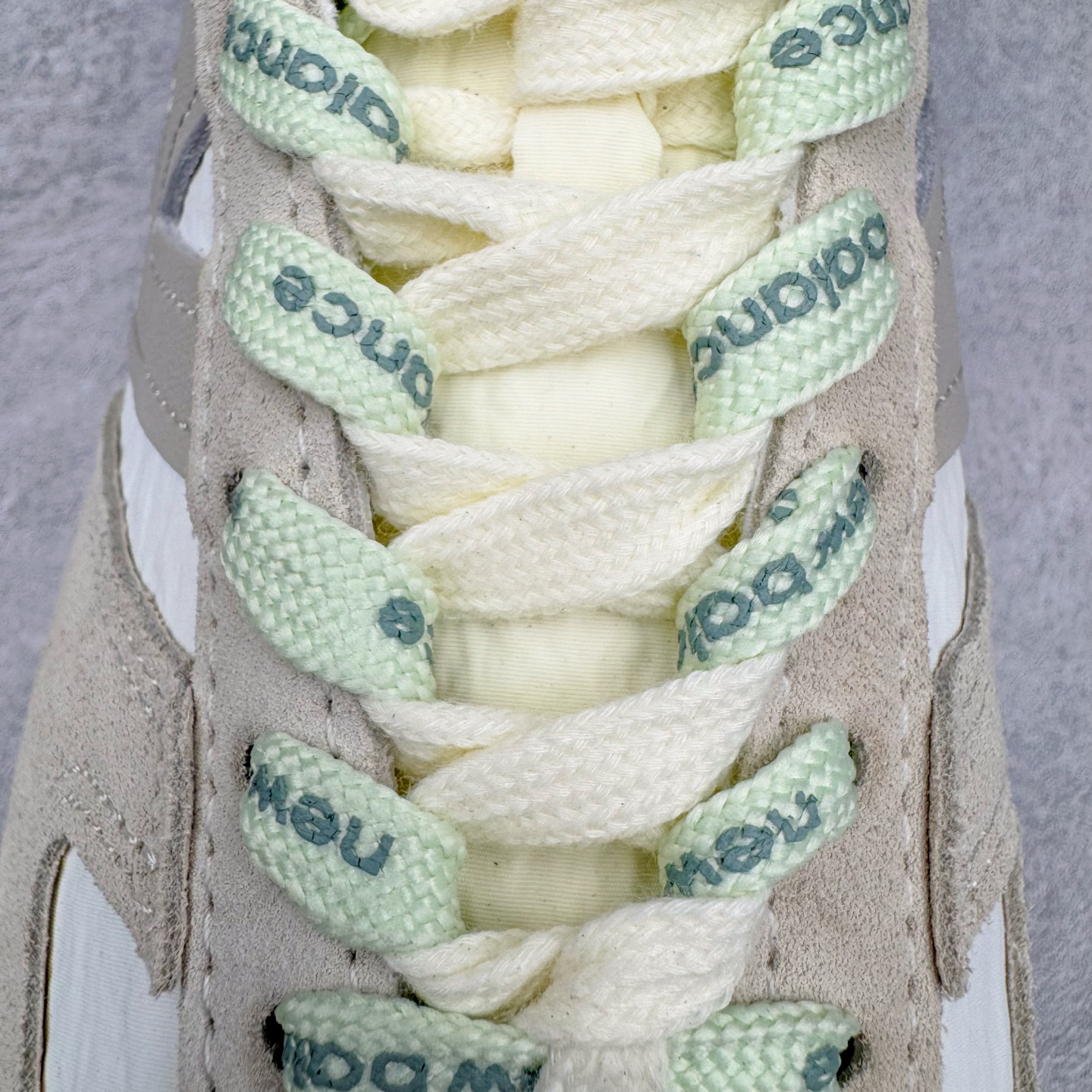 图片[14]-＃M纯原 New Balance U471AJ NB新百伦织物牛剖层革春夏薄底鞋防滑耐磨平衡轻便低帮生活休闲鞋 原档数据独立私模大底 唯一正确三层组合大底 特高弹切片加持 百分百还原原鞋脚感 NB市场最强产物 防伪原标全套原楦原纸板原厂数据开发 全鞋电脑针车加持 原厂网布 原装进口头层翻毛皮料正确绒感卡色 正确中底拉帮中底网布细节 匠心打造 耗时两个月开发完成 工艺极其复杂难度可想而知 高端零售专供产物 尺码：36 37 37.5 38 38.5 39.5 40 40.5 41.5 42 42.5 43 44 44.5 45 45.5 46.5 47-选品中心