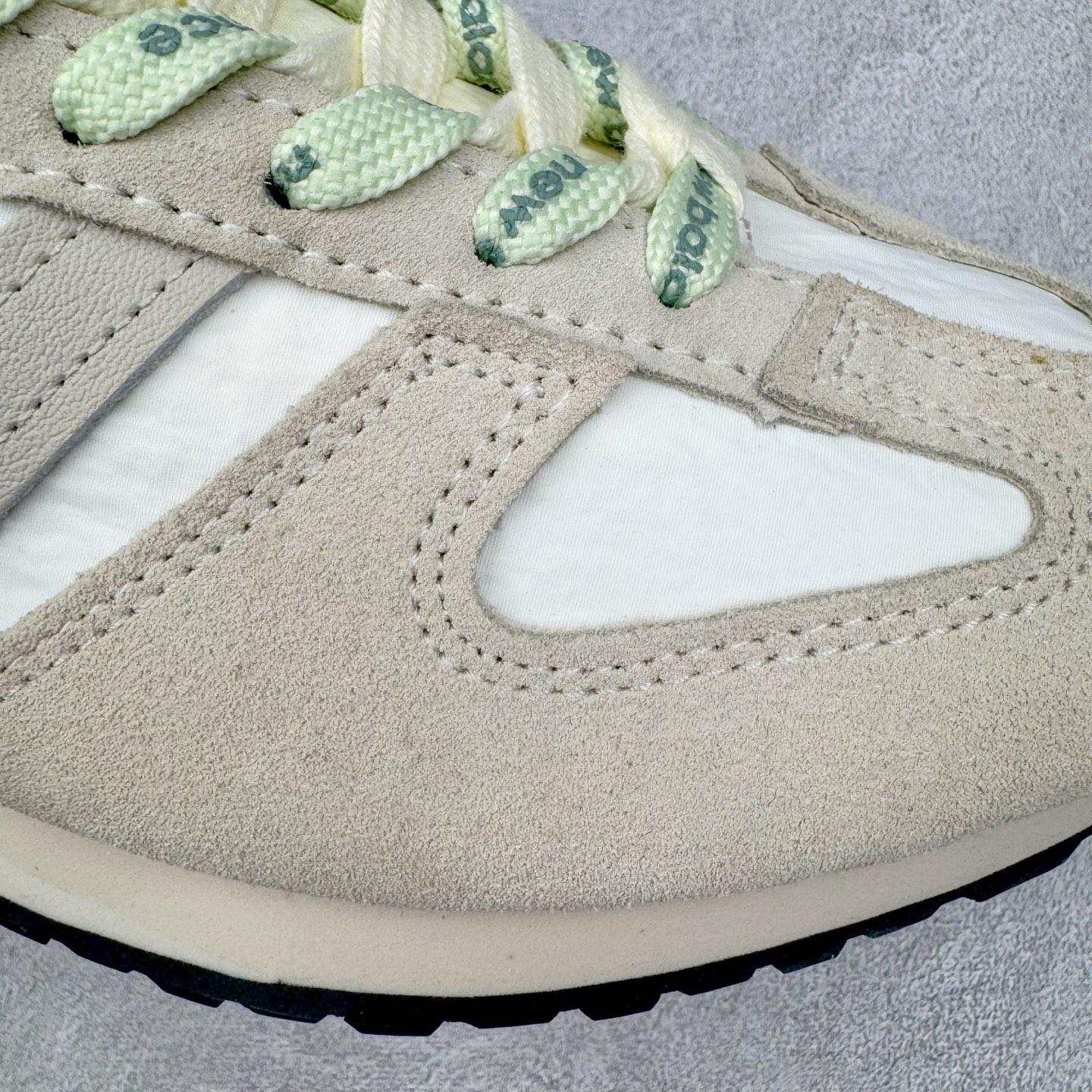 图片[19]-＃M纯原 New Balance U471AJ NB新百伦织物牛剖层革春夏薄底鞋防滑耐磨平衡轻便低帮生活休闲鞋 原档数据独立私模大底 唯一正确三层组合大底 特高弹切片加持 百分百还原原鞋脚感 NB市场最强产物 防伪原标全套原楦原纸板原厂数据开发 全鞋电脑针车加持 原厂网布 原装进口头层翻毛皮料正确绒感卡色 正确中底拉帮中底网布细节 匠心打造 耗时两个月开发完成 工艺极其复杂难度可想而知 高端零售专供产物 尺码：36 37 37.5 38 38.5 39.5 40 40.5 41.5 42 42.5 43 44 44.5 45 45.5 46.5 47-选品中心