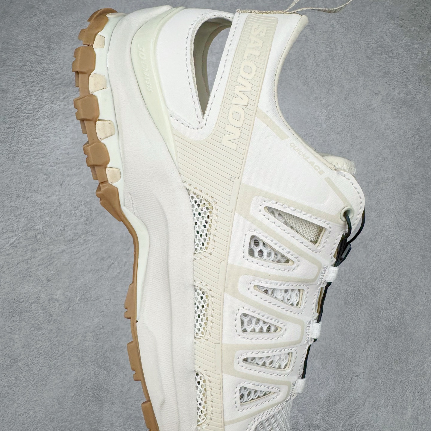 图片[6]-＃HP纯原 SALOMON XA Pro 3D AMPHIB 萨洛蒙潮流越野机能户外功能鞋 虎扑平台特供订单 耗时半年巨作 全套原纸板楦头开发 原厂特供网布配套加持 确保原汁原味 完美呈现版型 原档数据独家私模五层组合大底 男女鞋同步官方开发至46.5 原装Ortholite轻量化鞋垫 中底布带钢印编号 原厂TPU锁扣 进口港宝加持 后跟自然饱满 还原公司包裹性 鞋面采用SENSIFT贴合技术 全方位贴合包裹脚型 鞋跟部鞋底牵引设计 提供强大的抓地性能 更适应野外崎岖不平的道路 其3D ADVANCED CHASSIS底盘 材料轻量大化 钉齿设计更具稳定性 防护性 鞋底易磨损区运用CONTAGRIP高耐磨材料 应对城市硬质路面长距离跑考验 尺码：36 36.5 37.5 38 38.5 39 40 40.5 41 42 42.5 43 44 44.5 45 46 46.5-选品中心