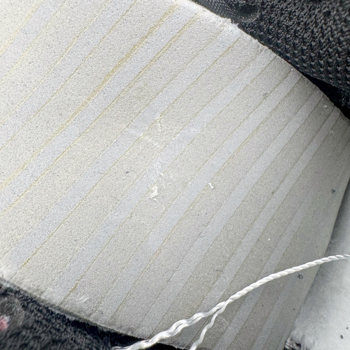 图片[11]-＃YC纯原 NK Dunk Low 芝樱 DD1391-100 粉若初绽芝樱，温柔包裹足尖，诉说着夏日湖畔的浪漫；黑如沉静富士，勾勒出标志性的刚毅轮廓，暗藏山峦的永恒力量。侧畔那抹樱粉“Sakura”刺绣，是风中轻舞的樱花之魂，是樱吹雪落下的签名。让粉与黑的碰撞，演绎又甜又飒的双面魅力。每一步，都是对富士山下芝樱花海的诗意奔赴，既是风景，亦是心境。定制系列天花板 无原鞋不开发 全系列得物原鞋一比一校对开发 配色持续更新中 终端对接 优势输出 全套原厂楦头原纸板数据档案倾力打造 原汁原味莞产 极致还原 圈内最强针车工艺 高端零售指定版 广东原厂配套原盒原标 鞋盒分三个尺码段 原厂冲刀 超高清洁度 全鞋零毛边皮料切割 采用原厂百宏鞋带以及原厂百宏织唛舌标 内标可供原厂几率过验 进口原装条纹中底布 四线拉帮白色点胶 原厂拉帮手法遵循公司 原厂电绣 极致还原 尺码：36 36.5 37.5 38 38.5 39 40 40.5 41 42 42.5 43 44 44.5 45 46-选品中心