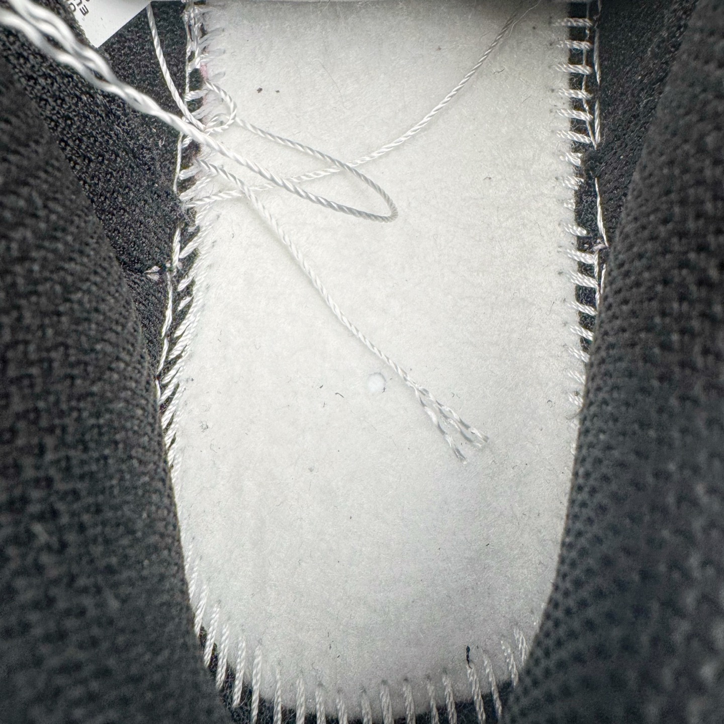 图片[10]-＃YC纯原 NK Dunk Low 芝樱 DD1391-100 粉若初绽芝樱，温柔包裹足尖，诉说着夏日湖畔的浪漫；黑如沉静富士，勾勒出标志性的刚毅轮廓，暗藏山峦的永恒力量。侧畔那抹樱粉“Sakura”刺绣，是风中轻舞的樱花之魂，是樱吹雪落下的签名。让粉与黑的碰撞，演绎又甜又飒的双面魅力。每一步，都是对富士山下芝樱花海的诗意奔赴，既是风景，亦是心境。定制系列天花板 无原鞋不开发 全系列得物原鞋一比一校对开发 配色持续更新中 终端对接 优势输出 全套原厂楦头原纸板数据档案倾力打造 原汁原味莞产 极致还原 圈内最强针车工艺 高端零售指定版 广东原厂配套原盒原标 鞋盒分三个尺码段 原厂冲刀 超高清洁度 全鞋零毛边皮料切割 采用原厂百宏鞋带以及原厂百宏织唛舌标 内标可供原厂几率过验 进口原装条纹中底布 四线拉帮白色点胶 原厂拉帮手法遵循公司 原厂电绣 极致还原 尺码：36 36.5 37.5 38 38.5 39 40 40.5 41 42 42.5 43 44 44.5 45 46-选品中心