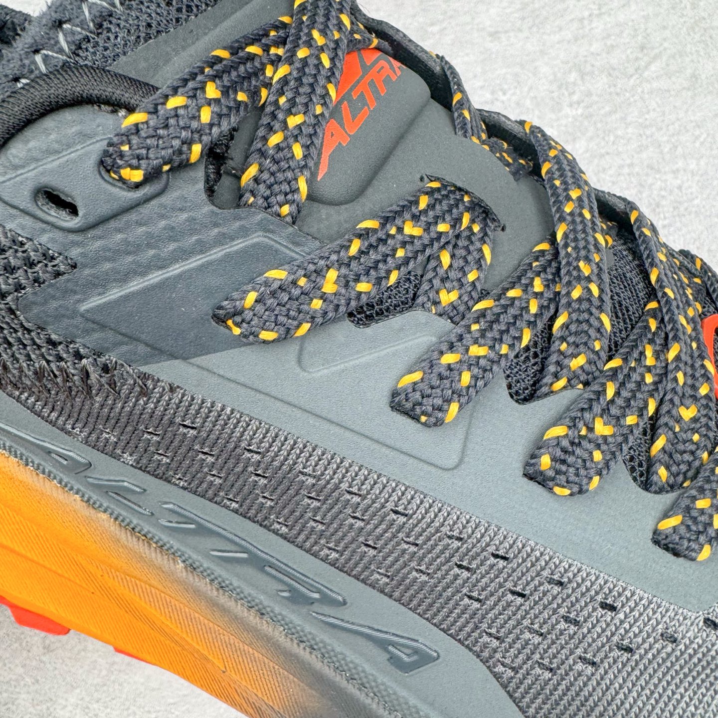 图片[17]-＃纯原 Altra OLYMPUS 6 奥创奥林匹斯六代舒适百搭防滑耐磨低帮户外跑步鞋 2009年，长跑精英运动员Golden Harper在美国犹他州创立了“Altra Footwear”，跑鞋特点是采用舒适的FootShape™M（很适鞋楦）设计和独特的BalancedCushioning™（平衡缓冲）技术，帮助遭受伤病困扰的跑者回归跑步，从而迅速积累起良好的口碑。2011年品牌迅速发展，屡获大奖。2015年开始不仅占据全美跑鞋前十，足迹更是遍布全球。2016年Altra正式进入中国市场，凭借独特的品牌风格以及出色的性能表现，三年来获得越来越多普通跑者的喜爱。销售业绩增长迅速，成为中国越野跑市场占有量前三的跑鞋品牌。实拍调校N版已经零色差零失真 百分百还原实物色彩所见即所得 不存在货不对板色差等低级问题 选购参考实物拍摄 不混卖不参货 只用心做好货严格选品 承诺混一赔十 尺码：39 40 40.5 41 42 42.5 43 44 44.5 45-选品中心