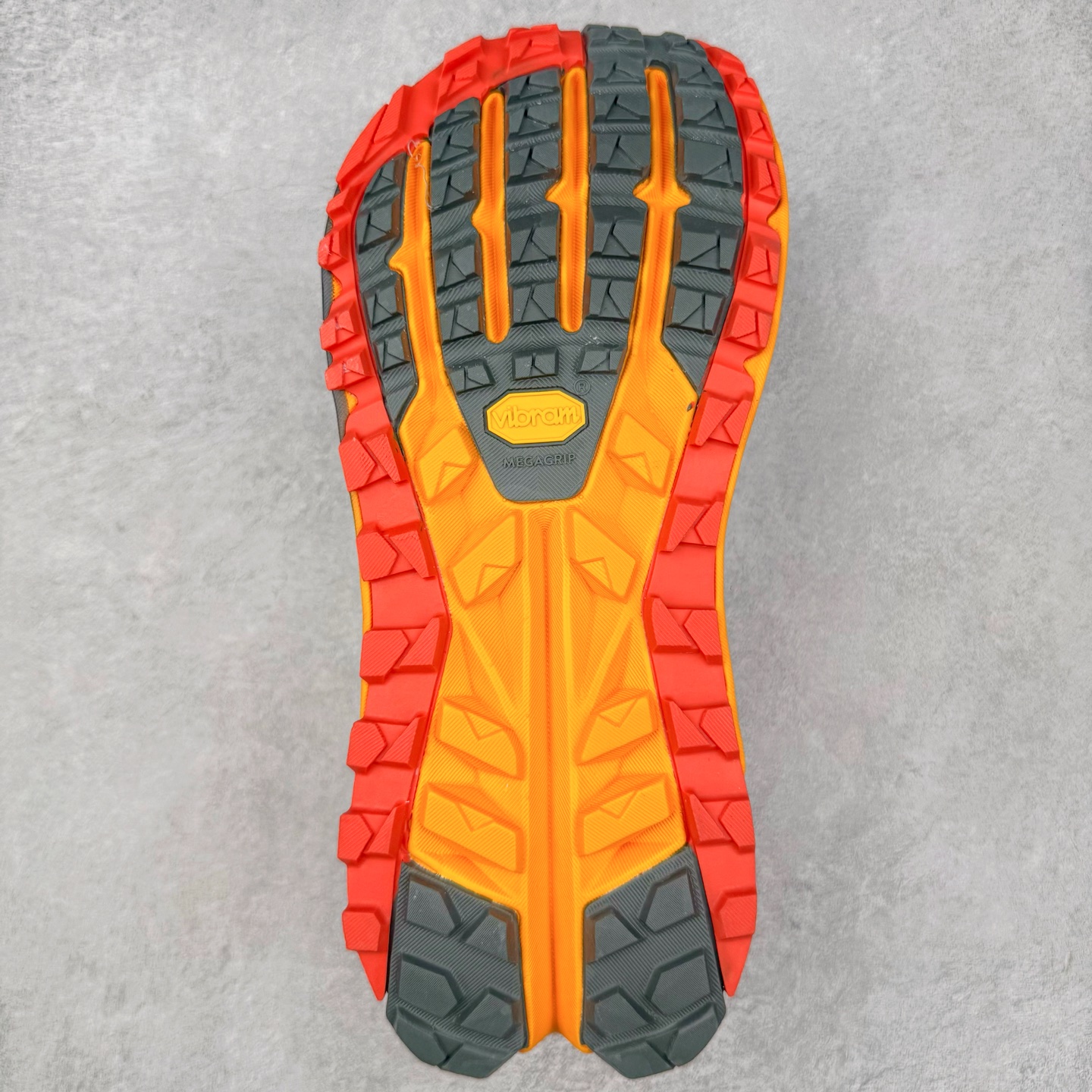 图片[9]-＃纯原 Altra OLYMPUS 6 奥创奥林匹斯六代舒适百搭防滑耐磨低帮户外跑步鞋 2009年，长跑精英运动员Golden Harper在美国犹他州创立了“Altra Footwear”，跑鞋特点是采用舒适的FootShape™M（很适鞋楦）设计和独特的BalancedCushioning™（平衡缓冲）技术，帮助遭受伤病困扰的跑者回归跑步，从而迅速积累起良好的口碑。2011年品牌迅速发展，屡获大奖。2015年开始不仅占据全美跑鞋前十，足迹更是遍布全球。2016年Altra正式进入中国市场，凭借独特的品牌风格以及出色的性能表现，三年来获得越来越多普通跑者的喜爱。销售业绩增长迅速，成为中国越野跑市场占有量前三的跑鞋品牌。实拍调校N版已经零色差零失真 百分百还原实物色彩所见即所得 不存在货不对板色差等低级问题 选购参考实物拍摄 不混卖不参货 只用心做好货严格选品 承诺混一赔十 尺码：39 40 40.5 41 42 42.5 43 44 44.5 45-选品中心