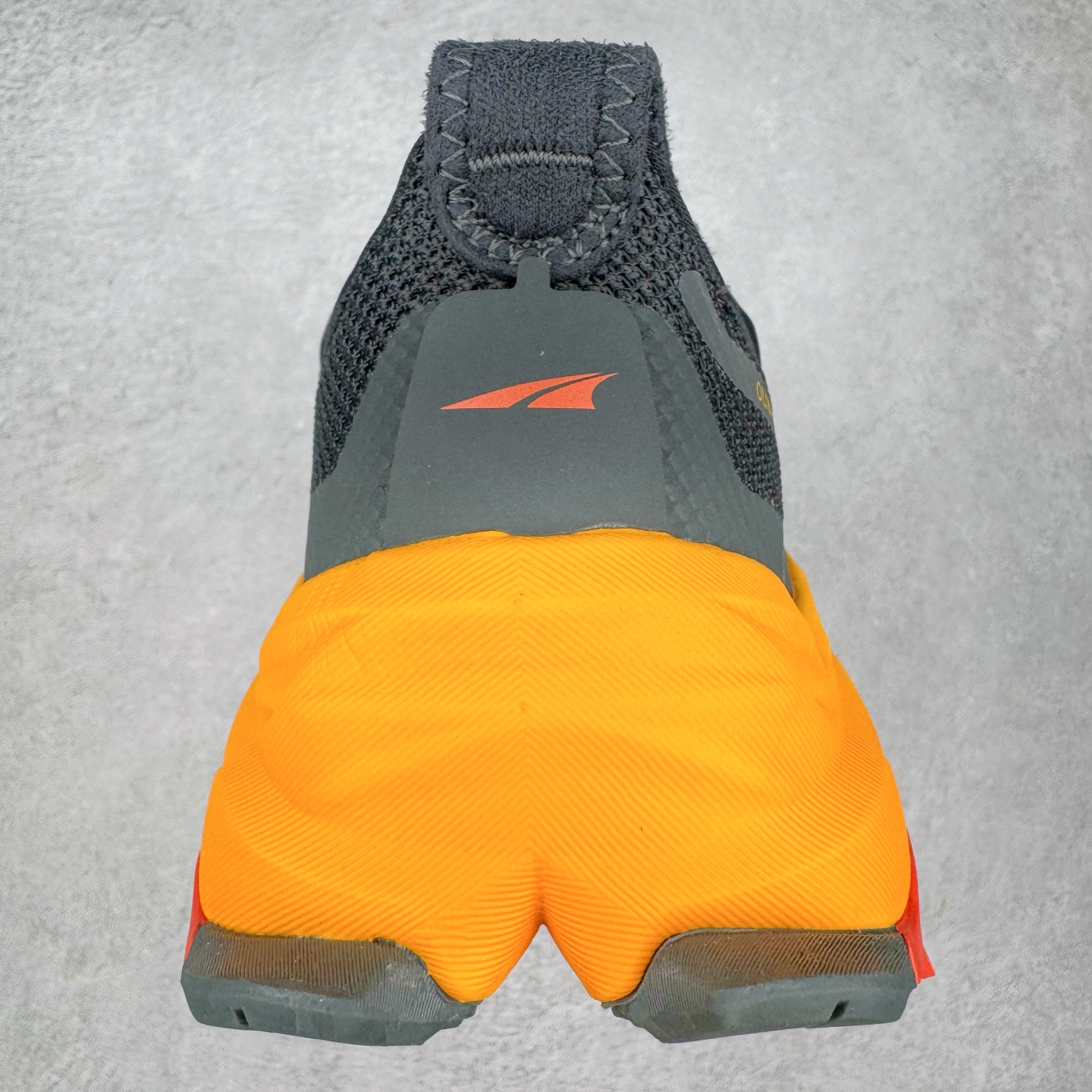 图片[8]-＃纯原 Altra OLYMPUS 6 奥创奥林匹斯六代舒适百搭防滑耐磨低帮户外跑步鞋 2009年，长跑精英运动员Golden Harper在美国犹他州创立了“Altra Footwear”，跑鞋特点是采用舒适的FootShape™M（很适鞋楦）设计和独特的BalancedCushioning™（平衡缓冲）技术，帮助遭受伤病困扰的跑者回归跑步，从而迅速积累起良好的口碑。2011年品牌迅速发展，屡获大奖。2015年开始不仅占据全美跑鞋前十，足迹更是遍布全球。2016年Altra正式进入中国市场，凭借独特的品牌风格以及出色的性能表现，三年来获得越来越多普通跑者的喜爱。销售业绩增长迅速，成为中国越野跑市场占有量前三的跑鞋品牌。实拍调校N版已经零色差零失真 百分百还原实物色彩所见即所得 不存在货不对板色差等低级问题 选购参考实物拍摄 不混卖不参货 只用心做好货严格选品 承诺混一赔十 尺码：39 40 40.5 41 42 42.5 43 44 44.5 45-选品中心