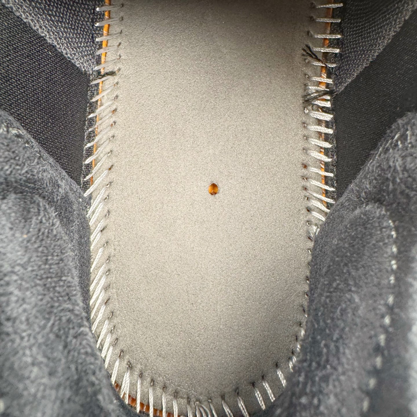 图片[10]-＃纯原 Altra OLYMPUS 6 奥创奥林匹斯六代舒适百搭防滑耐磨低帮户外跑步鞋 2009年，长跑精英运动员Golden Harper在美国犹他州创立了“Altra Footwear”，跑鞋特点是采用舒适的FootShape™M（很适鞋楦）设计和独特的BalancedCushioning™（平衡缓冲）技术，帮助遭受伤病困扰的跑者回归跑步，从而迅速积累起良好的口碑。2011年品牌迅速发展，屡获大奖。2015年开始不仅占据全美跑鞋前十，足迹更是遍布全球。2016年Altra正式进入中国市场，凭借独特的品牌风格以及出色的性能表现，三年来获得越来越多普通跑者的喜爱。销售业绩增长迅速，成为中国越野跑市场占有量前三的跑鞋品牌。实拍调校N版已经零色差零失真 百分百还原实物色彩所见即所得 不存在货不对板色差等低级问题 选购参考实物拍摄 不混卖不参货 只用心做好货严格选品 承诺混一赔十 尺码：39 40 40.5 41 42 42.5 43 44 44.5 45-选品中心