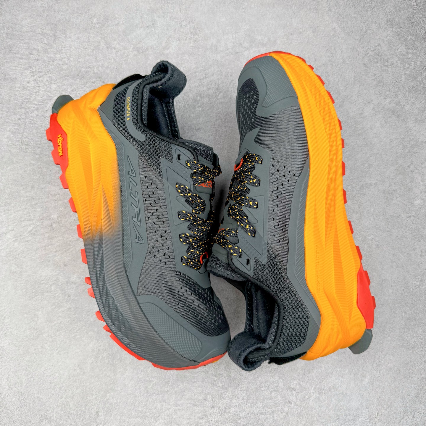 图片[3]-＃纯原 Altra OLYMPUS 6 奥创奥林匹斯六代舒适百搭防滑耐磨低帮户外跑步鞋 2009年，长跑精英运动员Golden Harper在美国犹他州创立了“Altra Footwear”，跑鞋特点是采用舒适的FootShape™M（很适鞋楦）设计和独特的BalancedCushioning™（平衡缓冲）技术，帮助遭受伤病困扰的跑者回归跑步，从而迅速积累起良好的口碑。2011年品牌迅速发展，屡获大奖。2015年开始不仅占据全美跑鞋前十，足迹更是遍布全球。2016年Altra正式进入中国市场，凭借独特的品牌风格以及出色的性能表现，三年来获得越来越多普通跑者的喜爱。销售业绩增长迅速，成为中国越野跑市场占有量前三的跑鞋品牌。实拍调校N版已经零色差零失真 百分百还原实物色彩所见即所得 不存在货不对板色差等低级问题 选购参考实物拍摄 不混卖不参货 只用心做好货严格选品 承诺混一赔十 尺码：39 40 40.5 41 42 42.5 43 44 44.5 45-选品中心